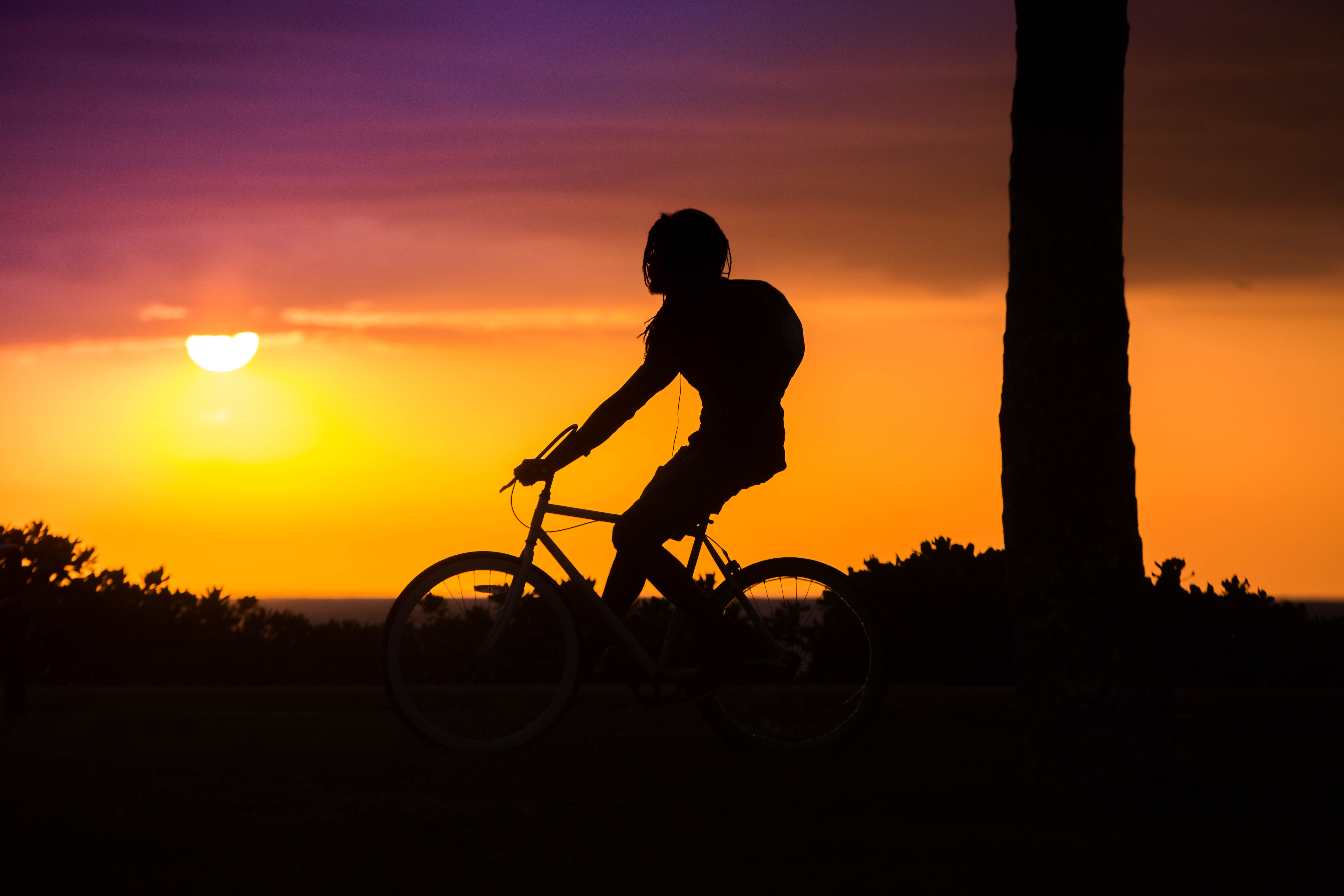 Download mobile wallpaper Bicycle, Sunset, Cyclist, Silhouette, Dark for free.
