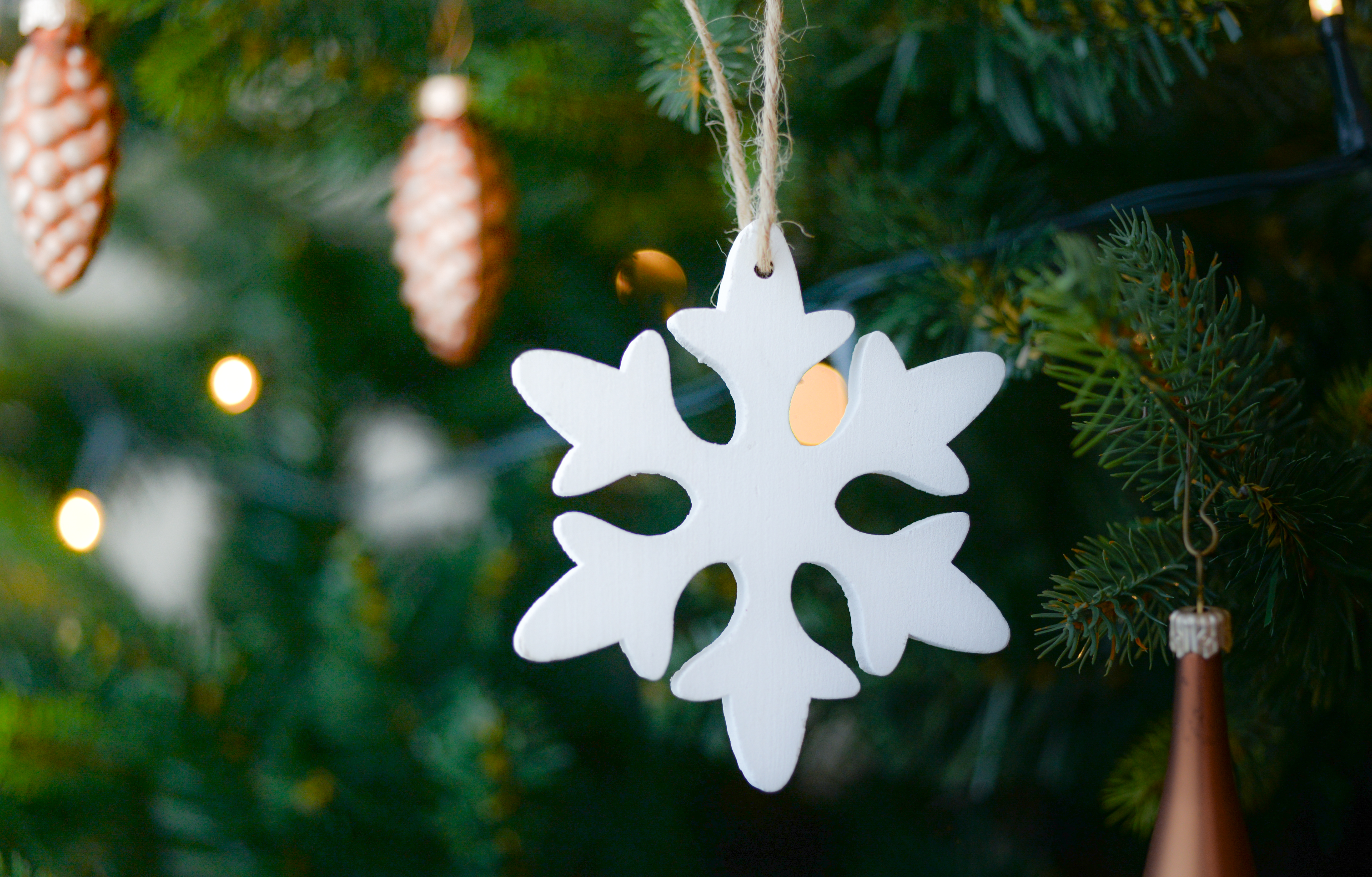 Download mobile wallpaper Snowflake, Christmas Tree Toy, Decoration, Holidays for free.