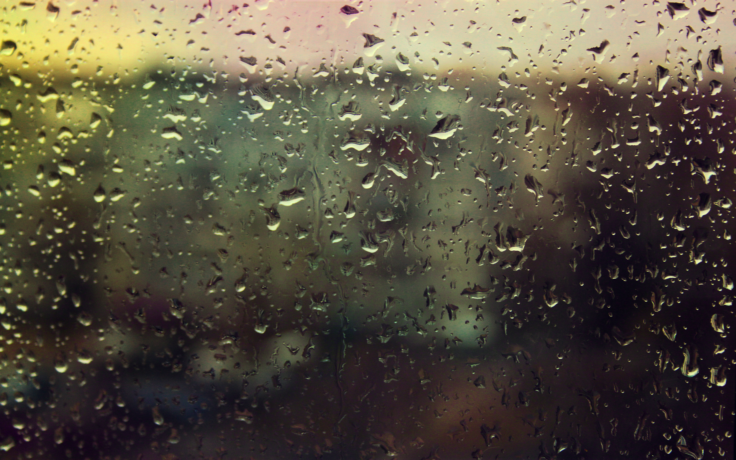 Дождь за стеклом