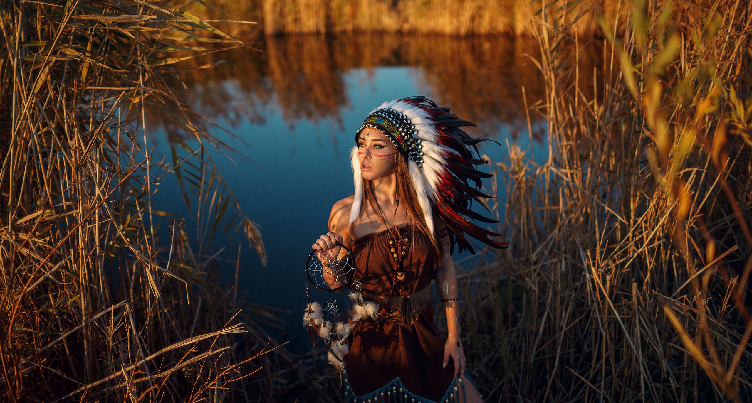 dreamcatcher, depth of field, women, native american, feather, headdress, model, redhead iphone wallpaper