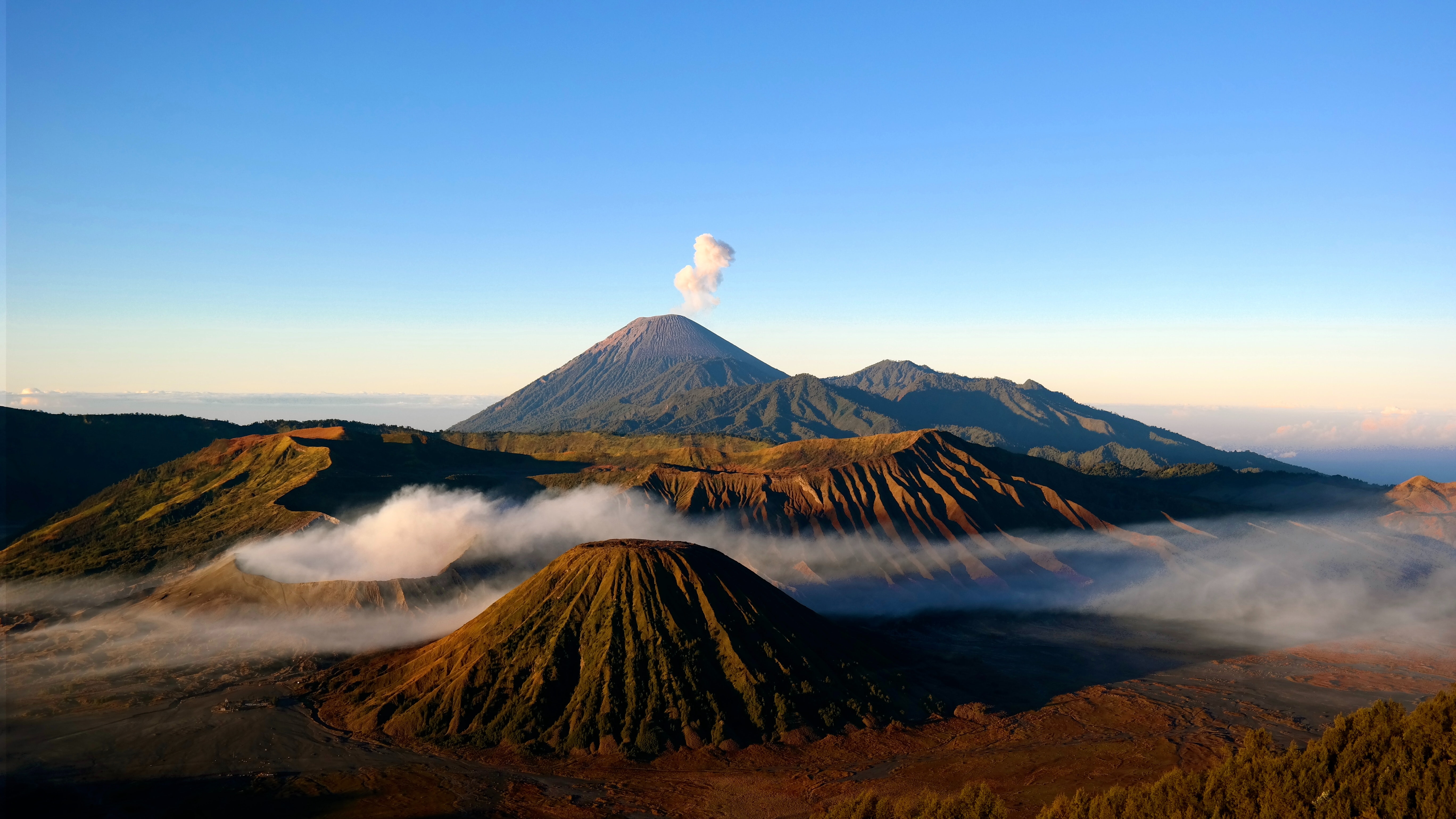 Horizontal Wallpaper mountains, nature, smoke, vertex, tops, volcano