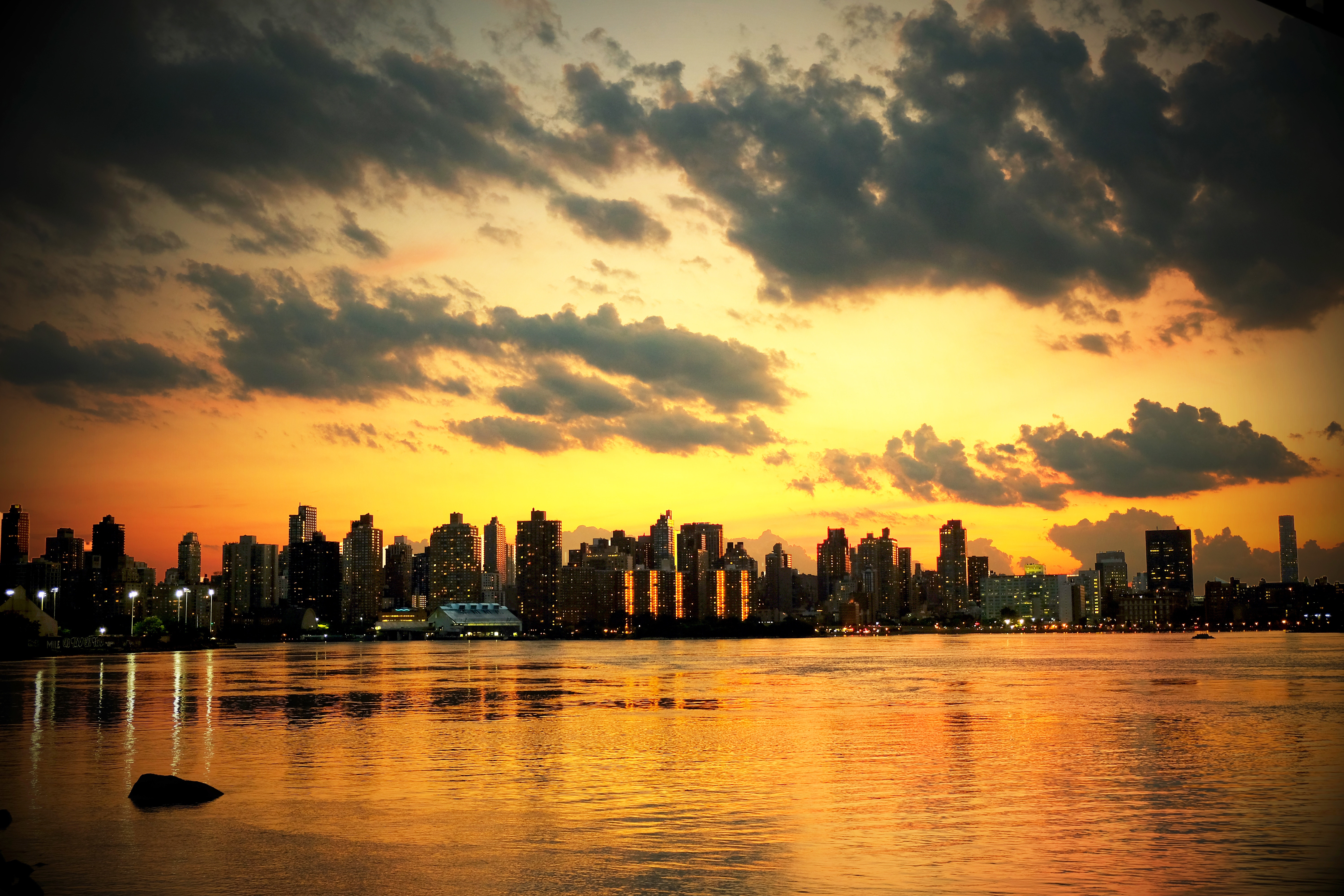 Laden Sie das Sunset, Städte, Wolkenkratzer, Ozean, New York-Bild kostenlos auf Ihren PC-Desktop herunter
