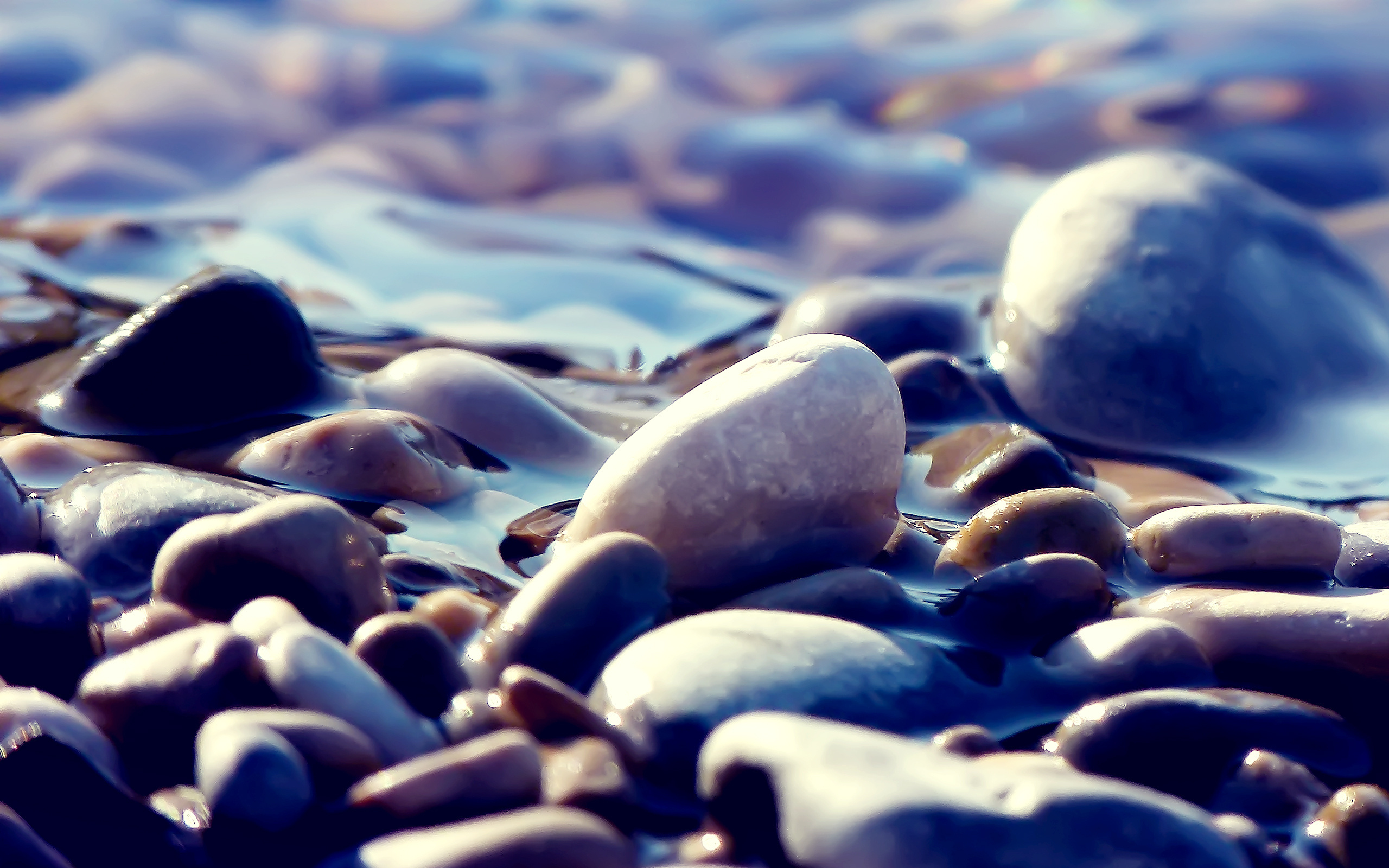 Камни в морской воде