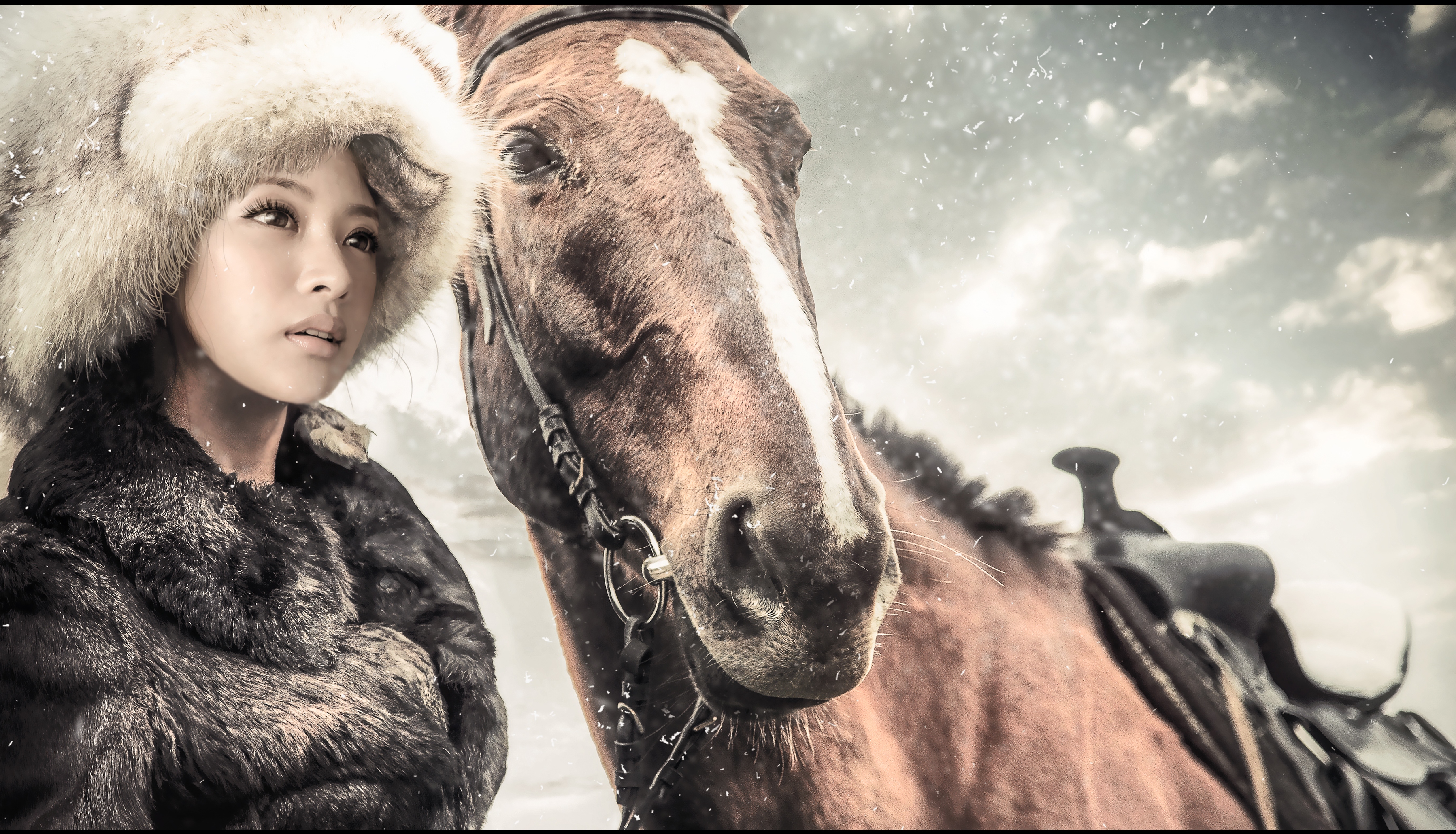 676710 скачать обои женщины, азии, шерсть, лошадь, модель, снегопад - заставки и картинки бесплатно