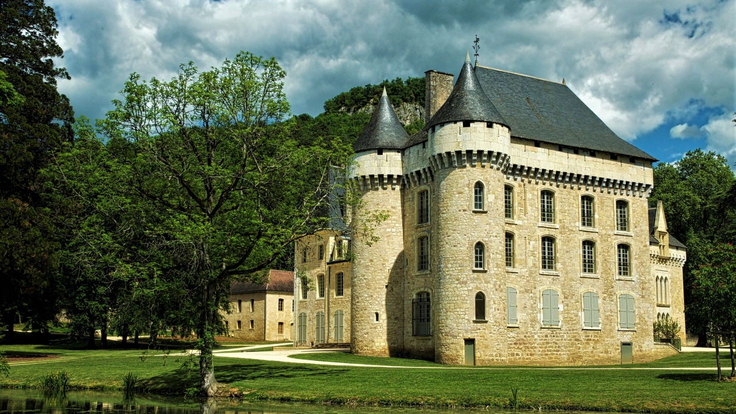 Шато де. Замок Пюимартен, Франция. Замок Вильруа Франция. Замок Chateau de Corbere во Франции. Замок Монмор шампань.