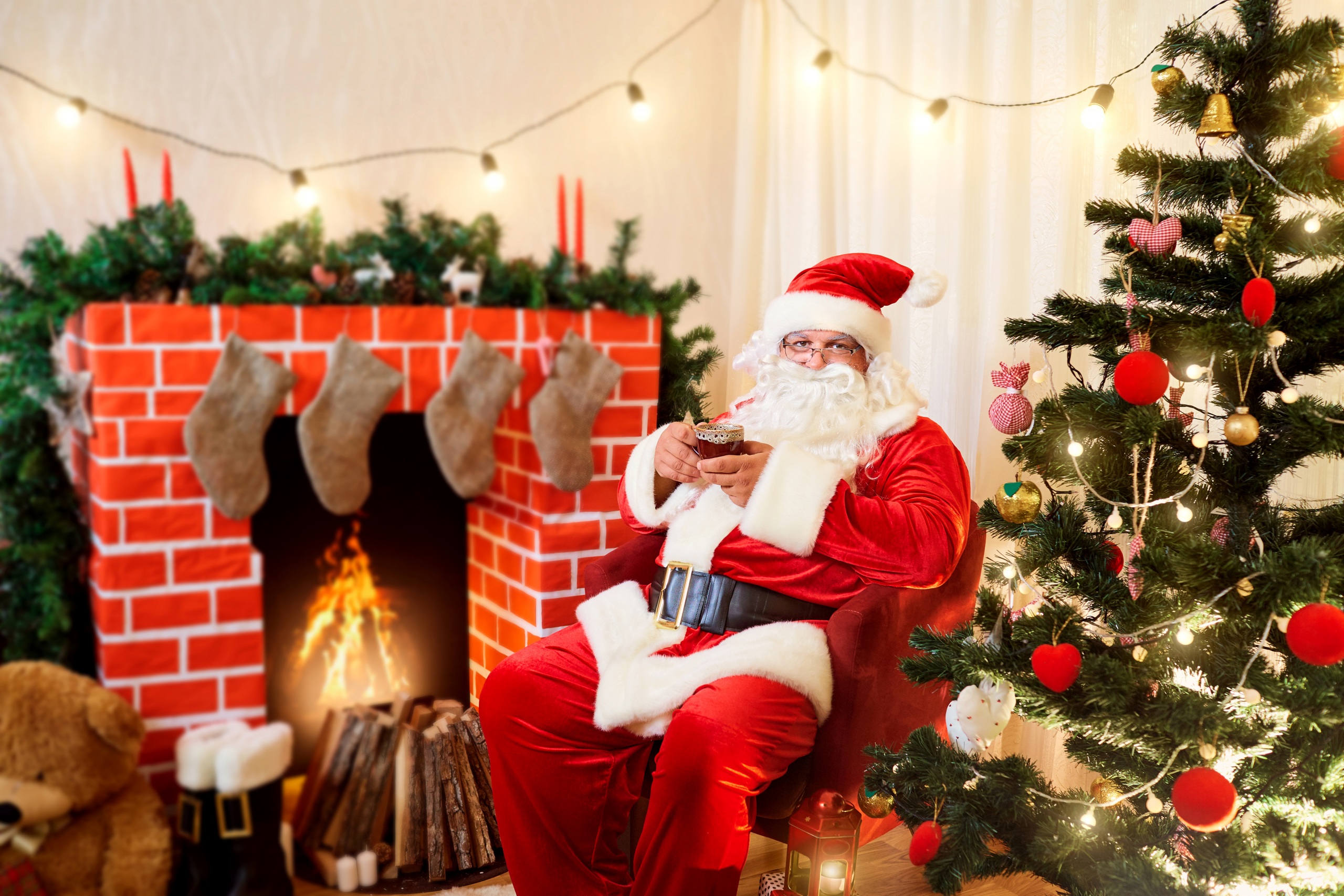 Download mobile wallpaper Christmas, Holiday, Christmas Tree, Fireplace, Santa for free.