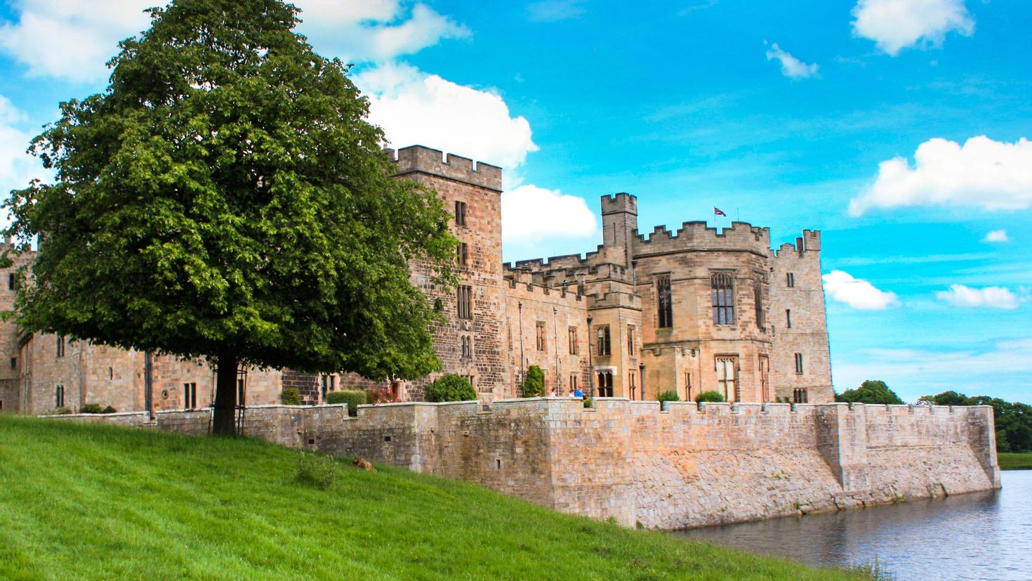 Осу castles. Raby Castle Англия. Замок Рэби (Raby Castle). За́мок «Форт № 6 Королева Луиза». Летний замок.