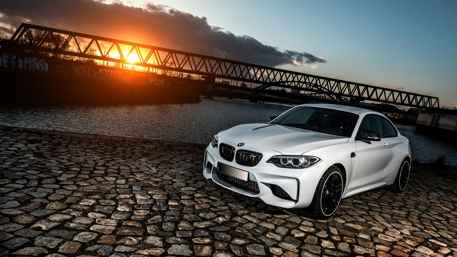 Bmw обои фото. BMW m2 White. BMW m2 4k. BMW m2 HD. БМВ m2 белая.