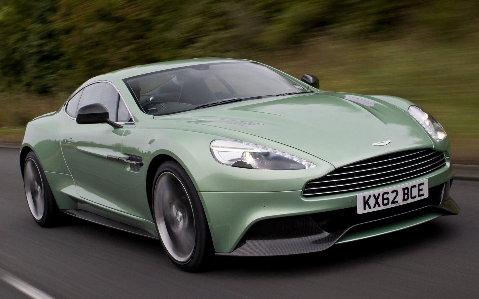 Скачать картинку Астон Мартин (Aston Martin), Тачки (Cars), Суперкар, Зеленый в телефон бесплатно.