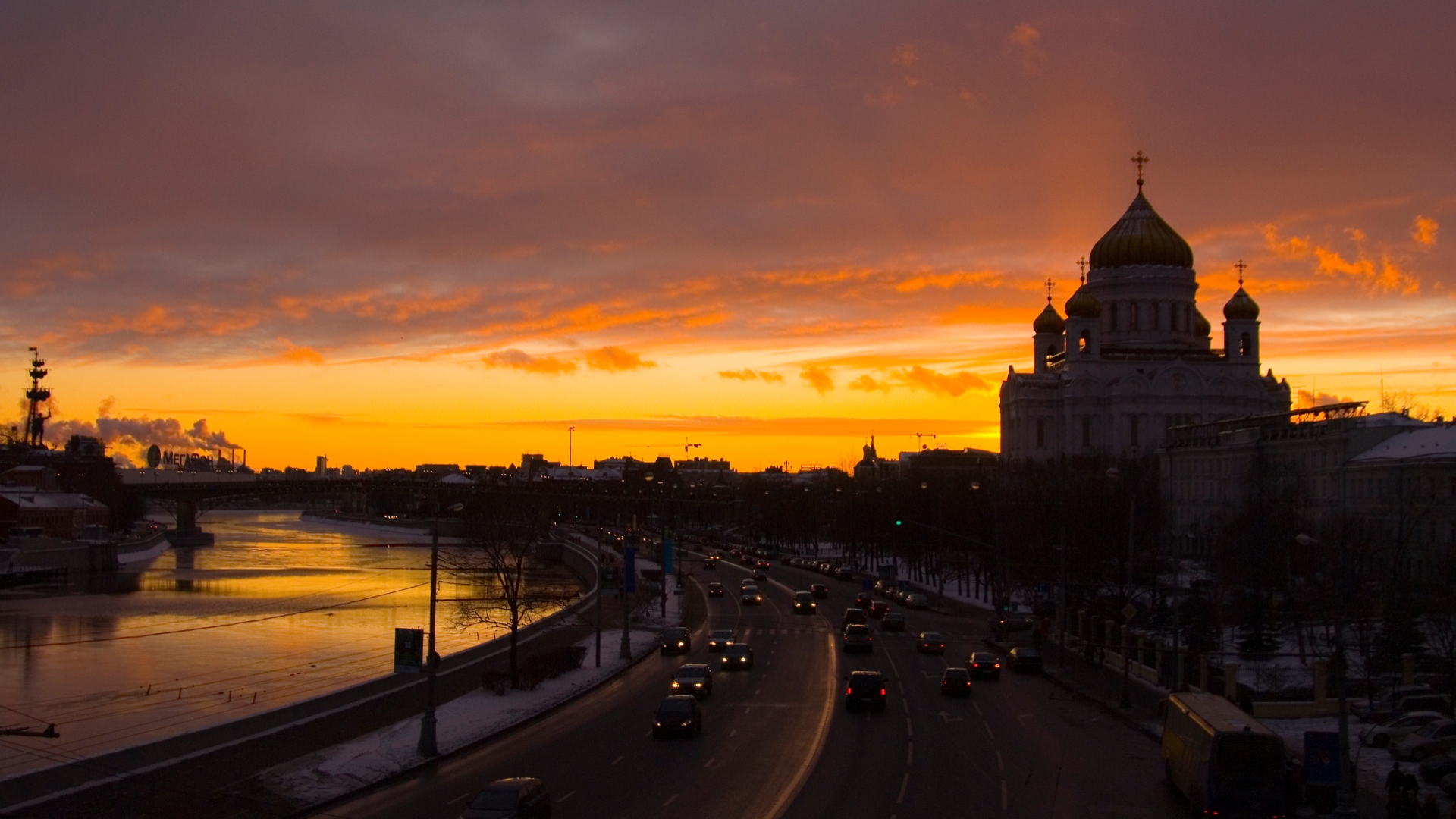 Храм Христа Спасителя Москва осень