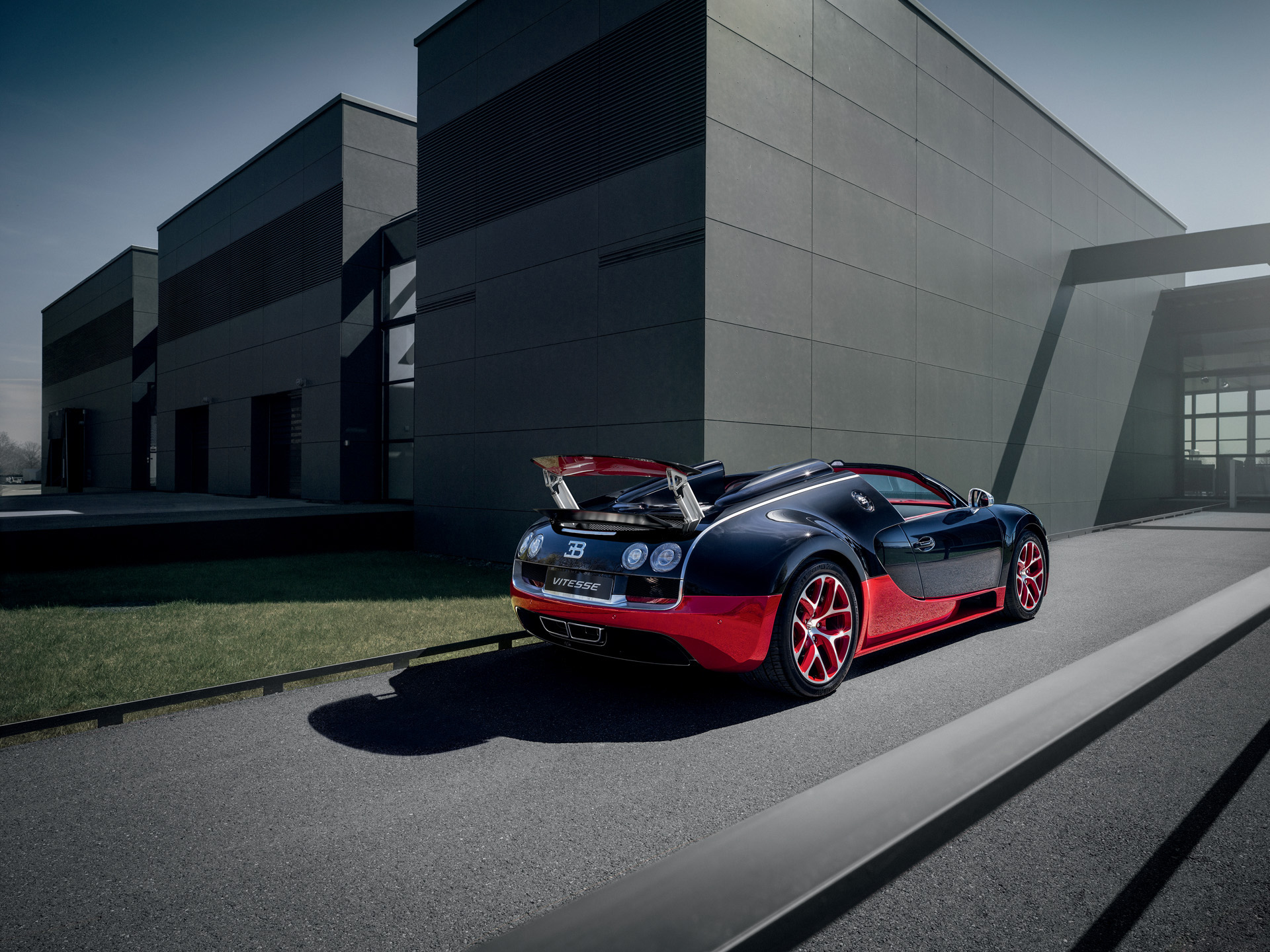 Bugatti Veyron Grand Sport красный