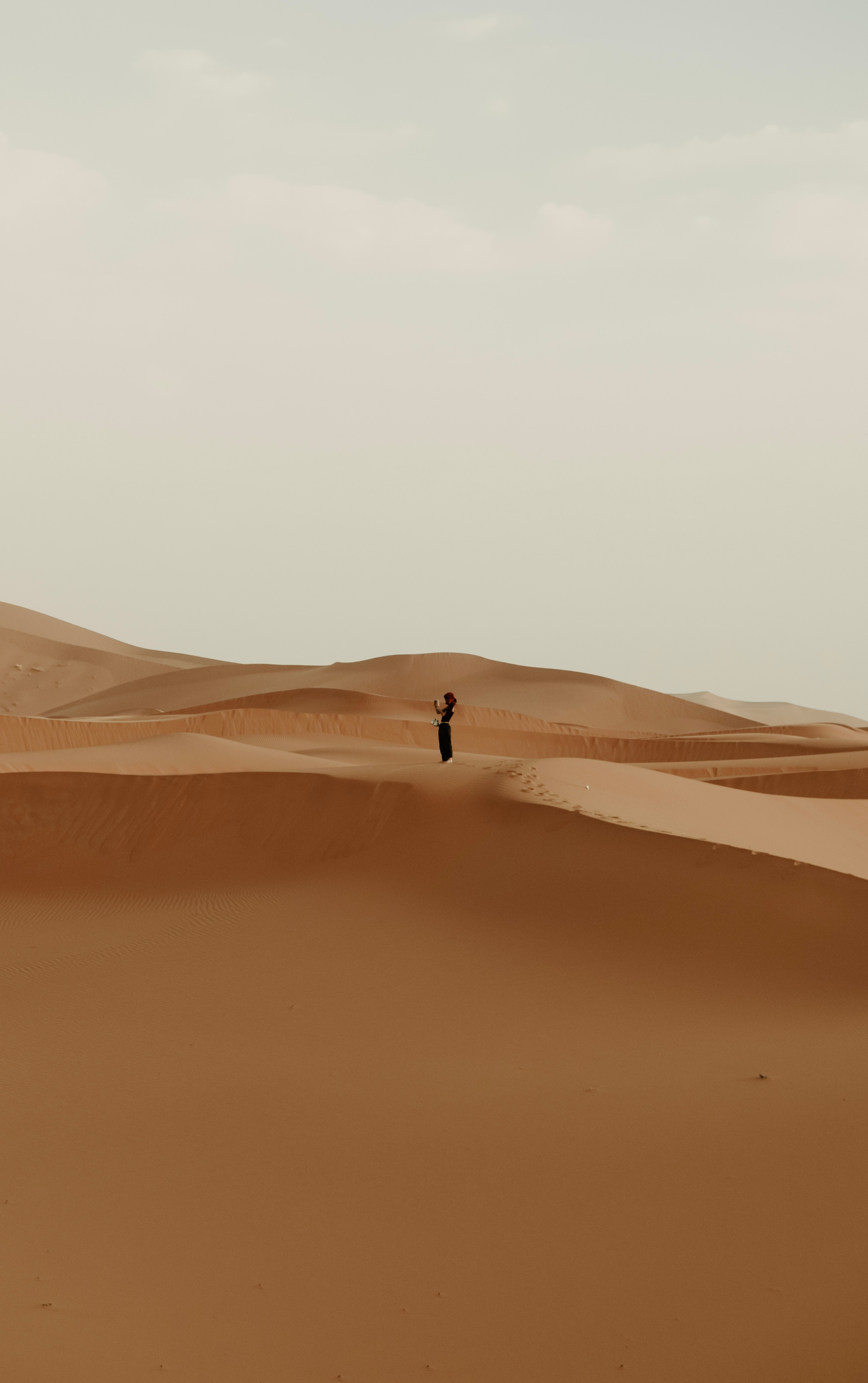 girl, desert, miscellanea, miscellaneous, loneliness, alone, lonely, dunes 1080p