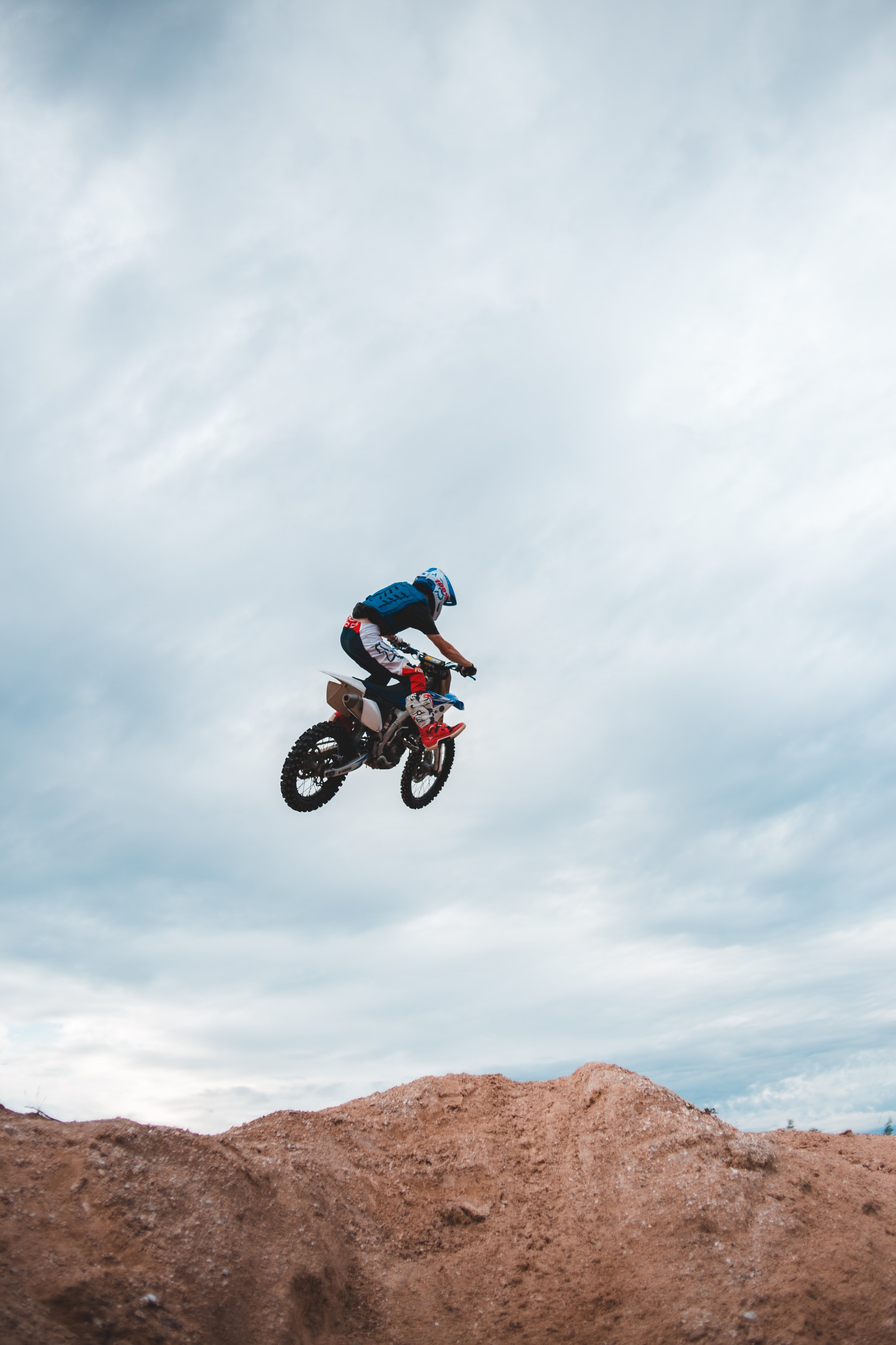156172 descargar imagen arena, motocicletas, motociclista, motocicleta, bicicleta, rebotar, saltar, truco: fondos de pantalla y protectores de pantalla gratis