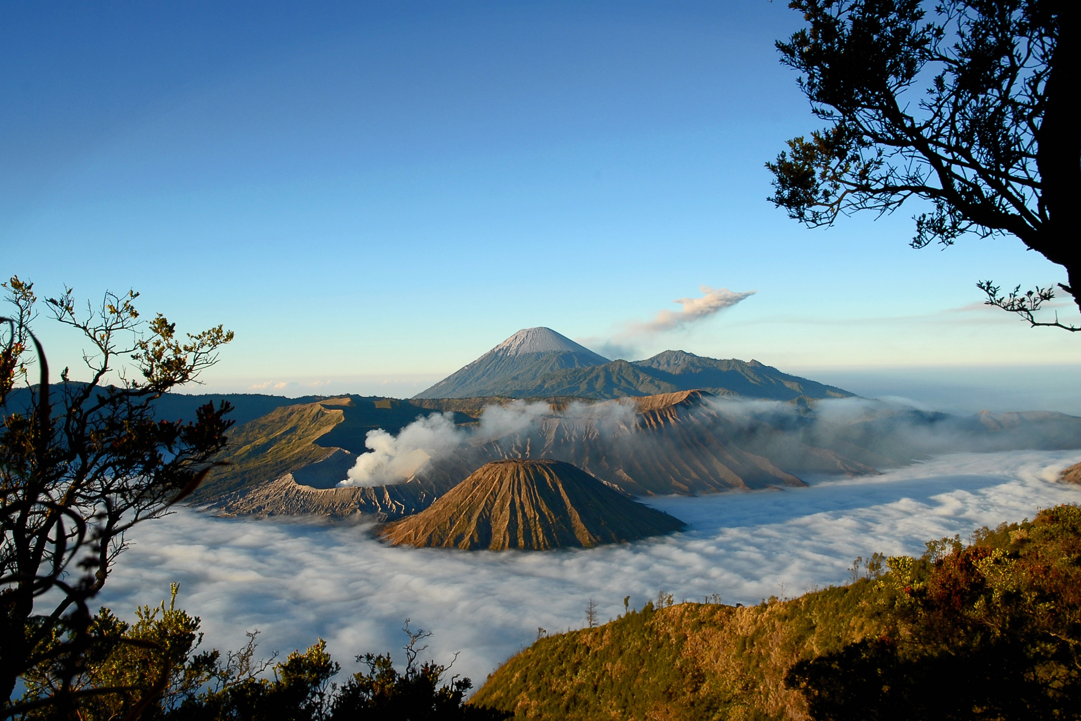 Laden Sie das Clouds, Nebel, Höhe, Krater, Vulkane, Natur, Mountains, Sky-Bild kostenlos auf Ihren PC-Desktop herunter
