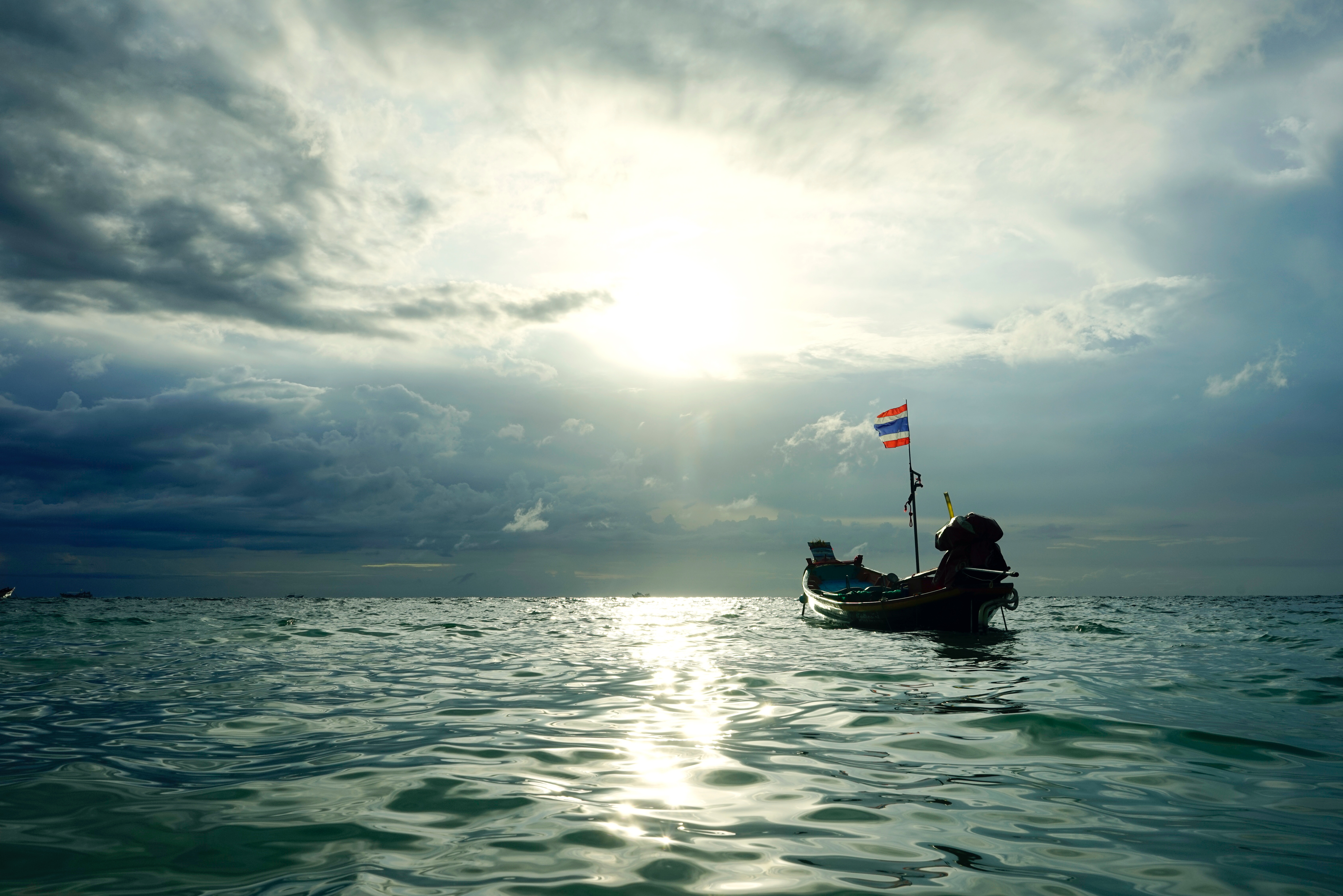 Laden Sie das Ein Boot, Boot, Clouds, Natur, Sunset, Waves, Sea-Bild kostenlos auf Ihren PC-Desktop herunter
