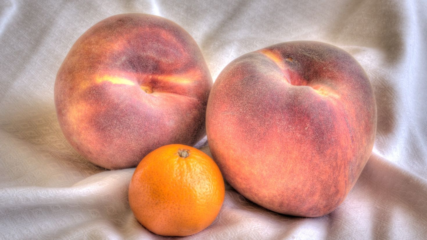 2 11 всех фруктов составляют персики сколько. Персик нектарин абрикос. Нектарин мандарин. Фрукты персики мандарины. Абрикос хурма персик.