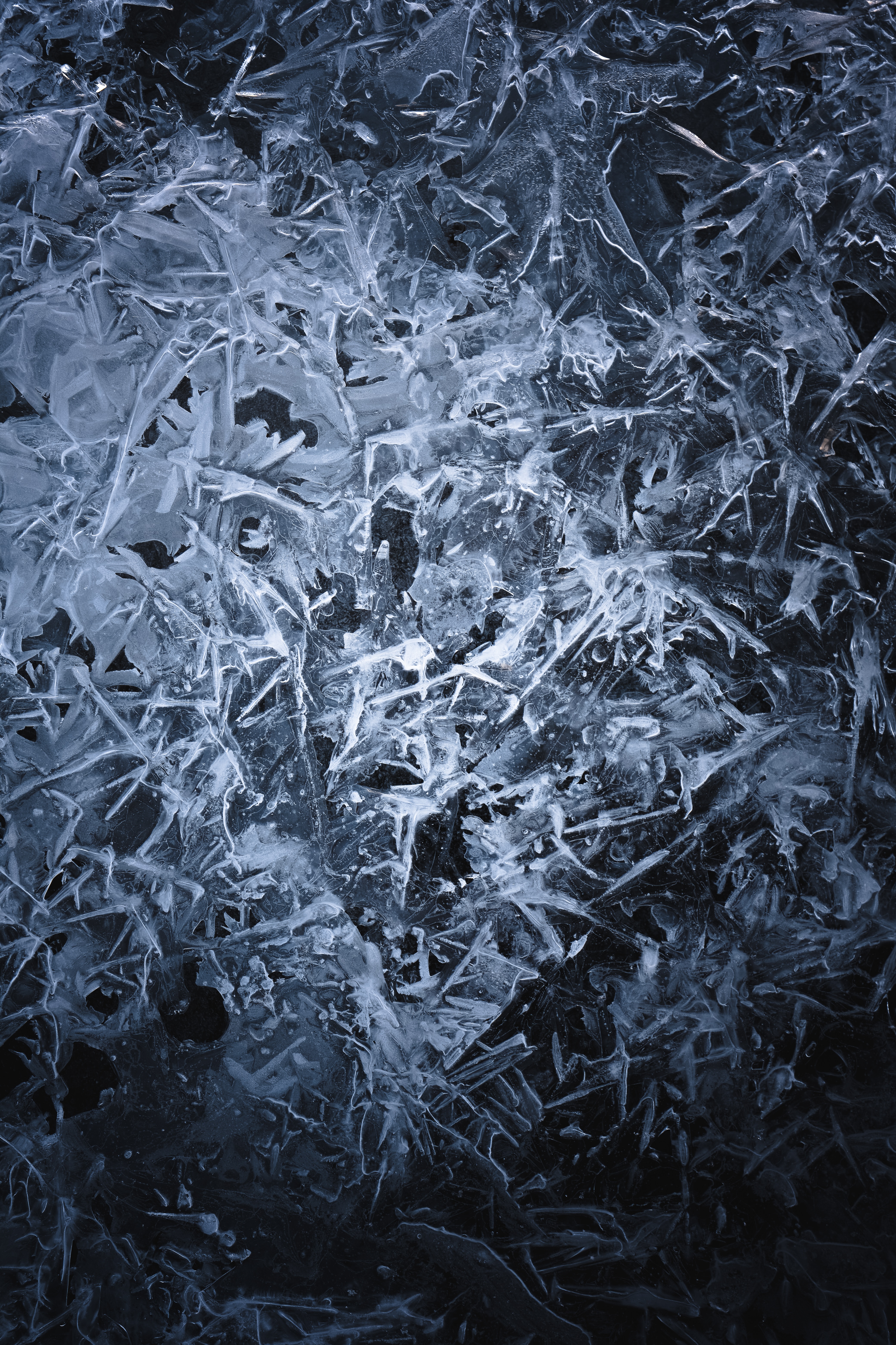 Эффект заморозки. Замерзшее стекло. Текстура льда. Фактура льда. Черный лед.