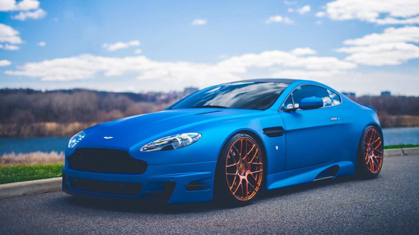 Aston Martin v12 Vantage