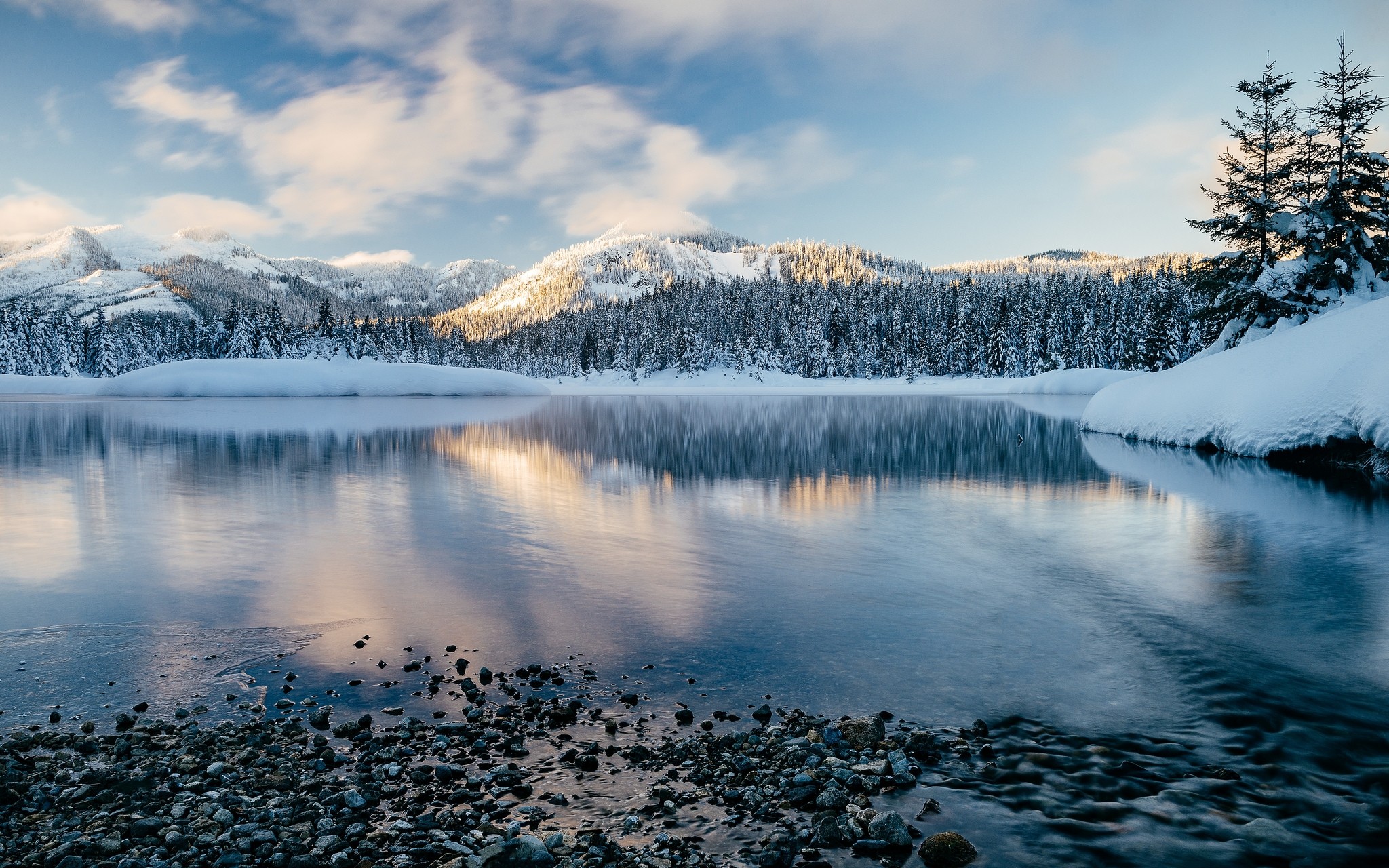озеро зимой красивые