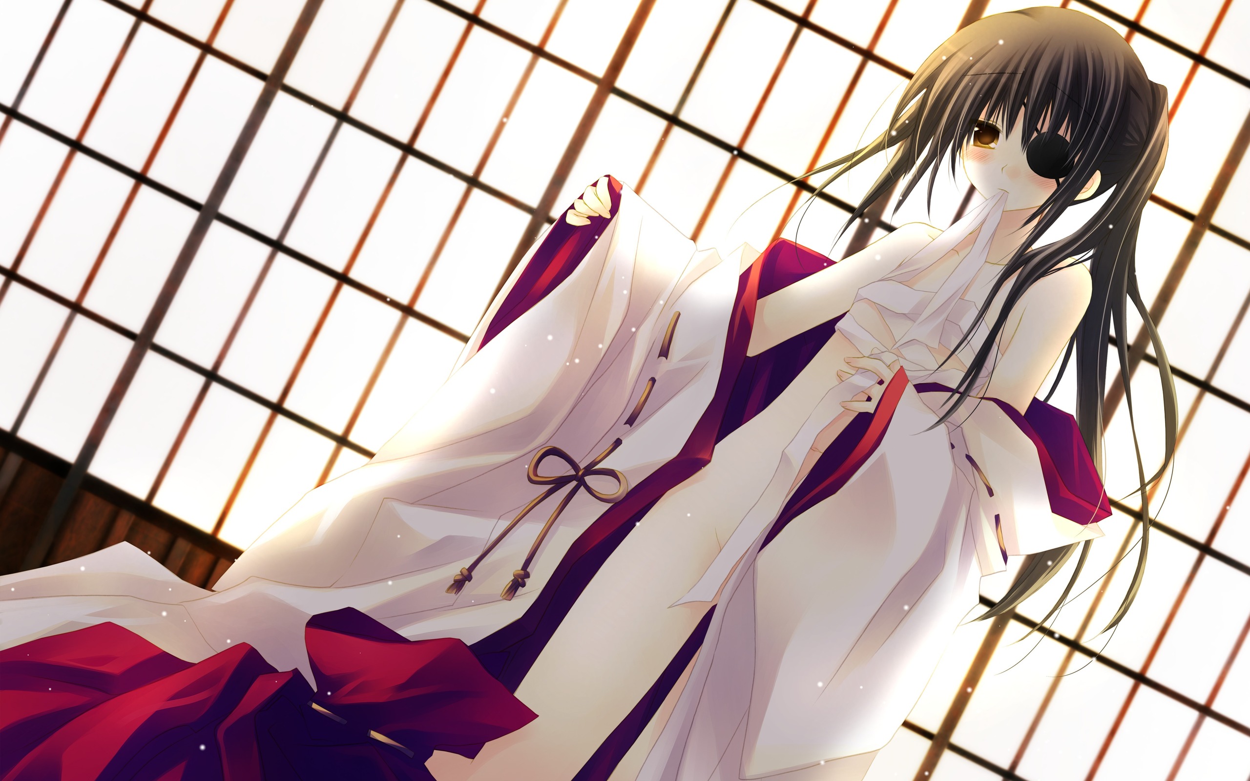 Аниме девушка в коротком кимоно