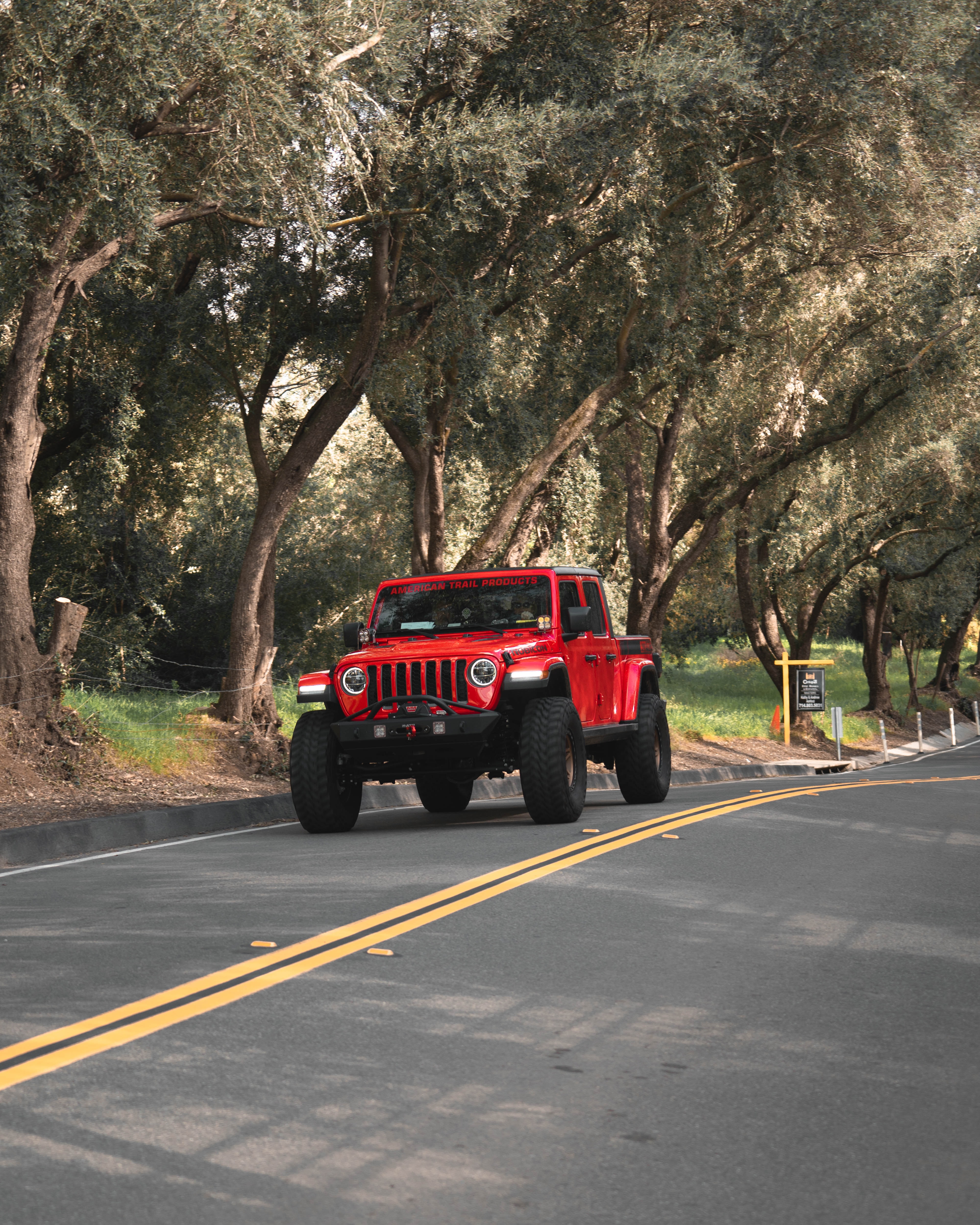 149182 завантажити шпалери jeep, позашляховик, тачки, червоний, вогні, автомобіль, джип, фари, jeep wrangler, джип вранглер - заставки і картинки безкоштовно