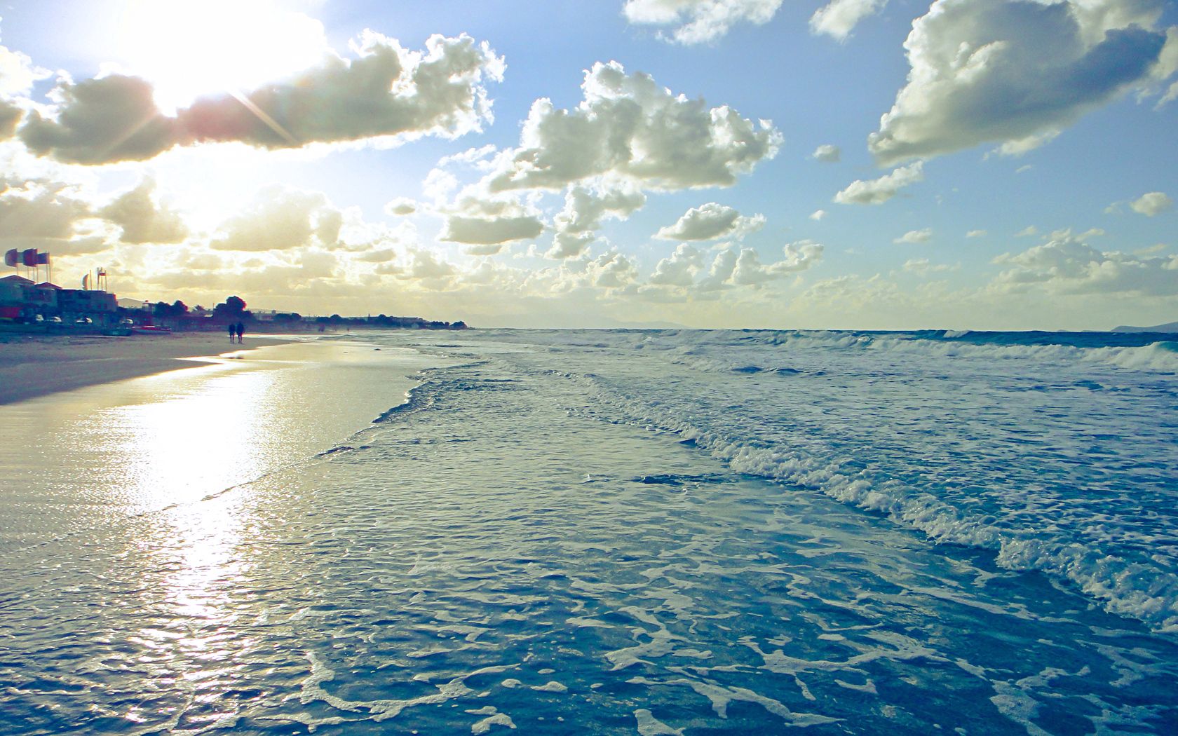 Laden Sie das Clouds, Sand, Küste, Nass, Natur, Schaum, Sun, Waves, Strand, Menschen-Bild kostenlos auf Ihren PC-Desktop herunter