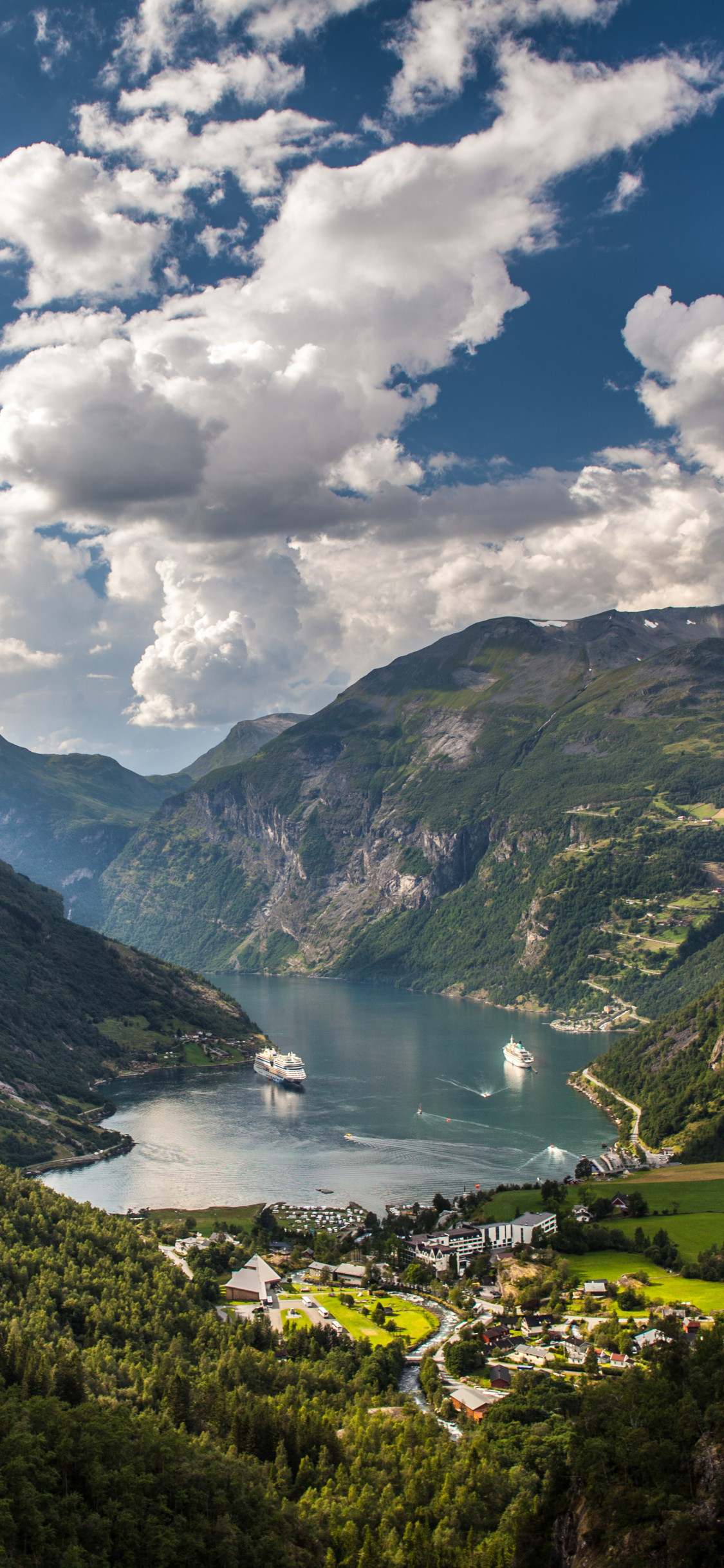 1321136 скачать обои скандинавия, земля/природа, гейрангер фьорд, круизное судно, фьорд, норвегия, гейрангер, гора, облака, облако - заставки и картинки бесплатно