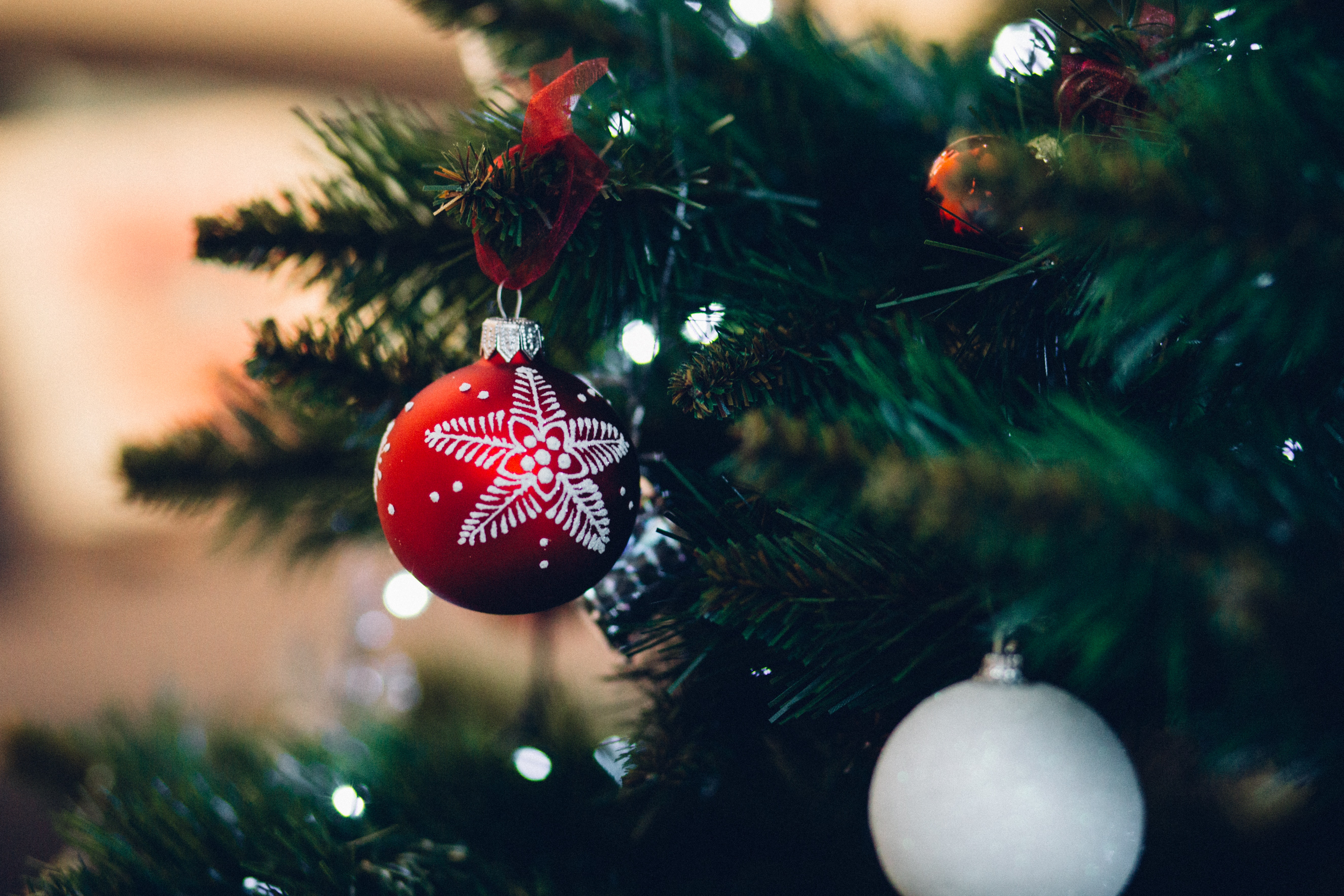 無料モバイル壁紙祝日, 玉, 球, クリスマスツリーのおもちゃ, デコレーション, 新年, クリスマス, 装飾をダウンロードします。