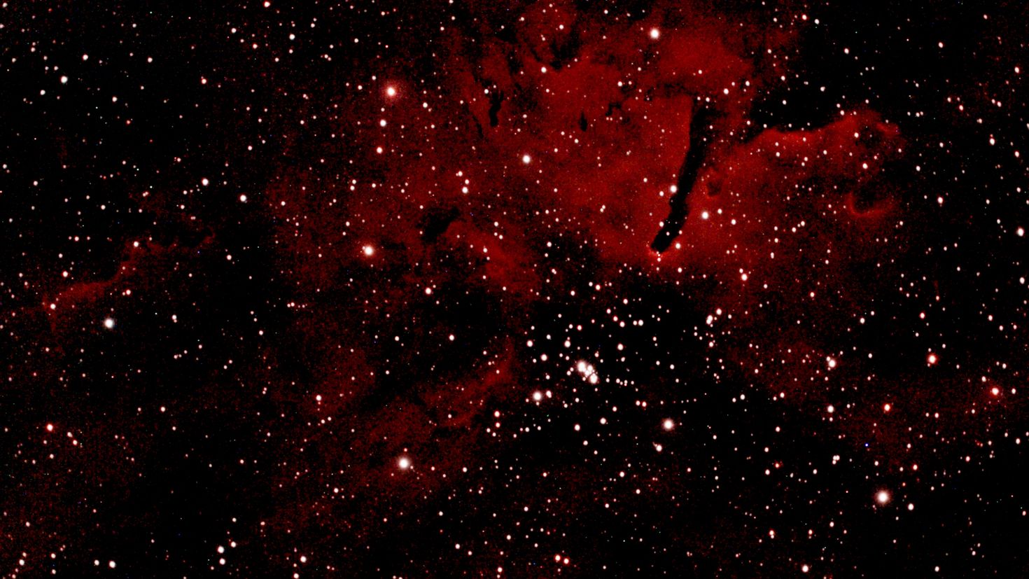 Четыре красные звезды. Красный космос. Красная туманность. Красные обои. Космос в Красном цвете.