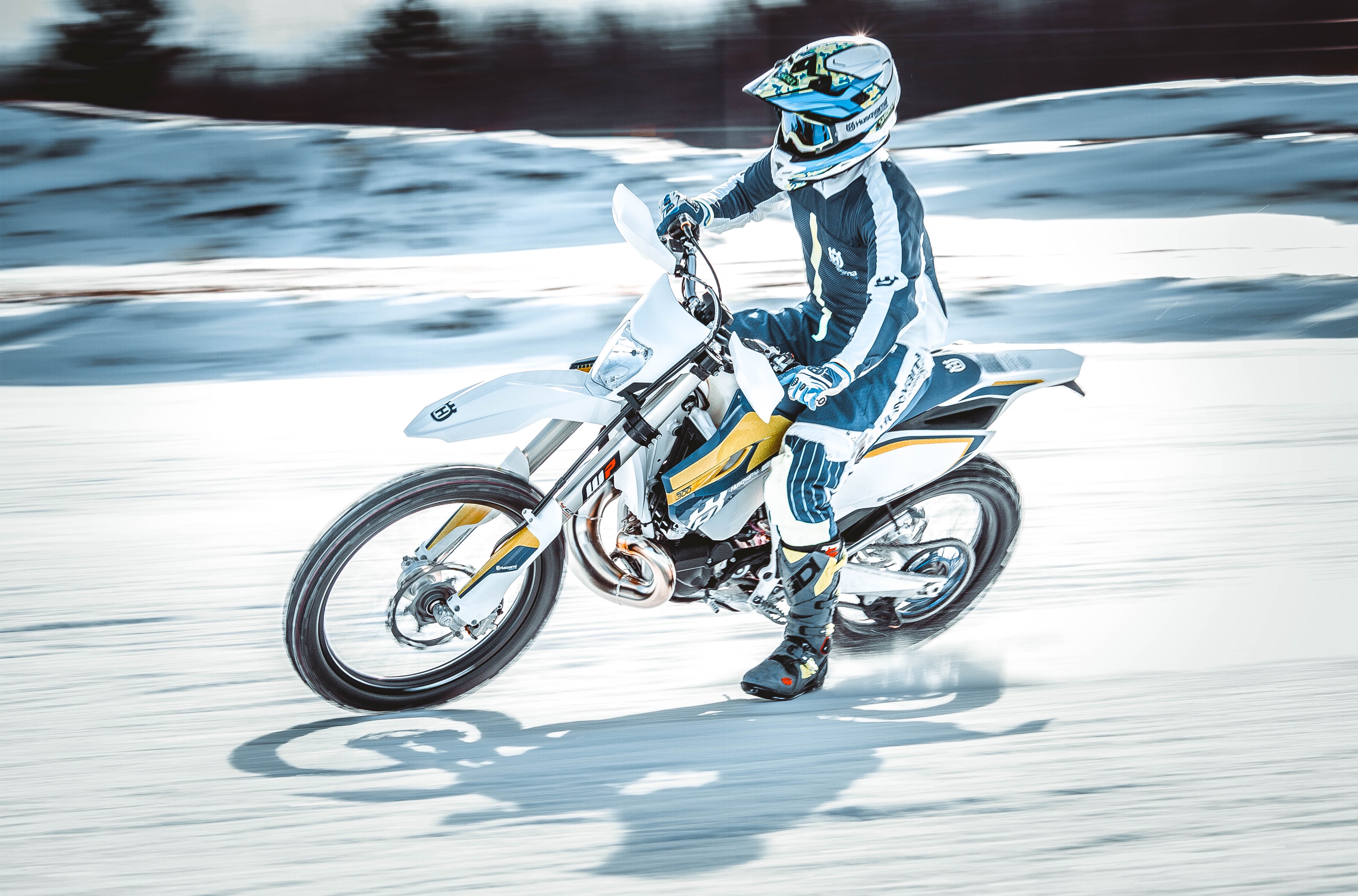 Download mobile wallpaper Speed, Snow, Motorcycles, Motorcyclist for free.