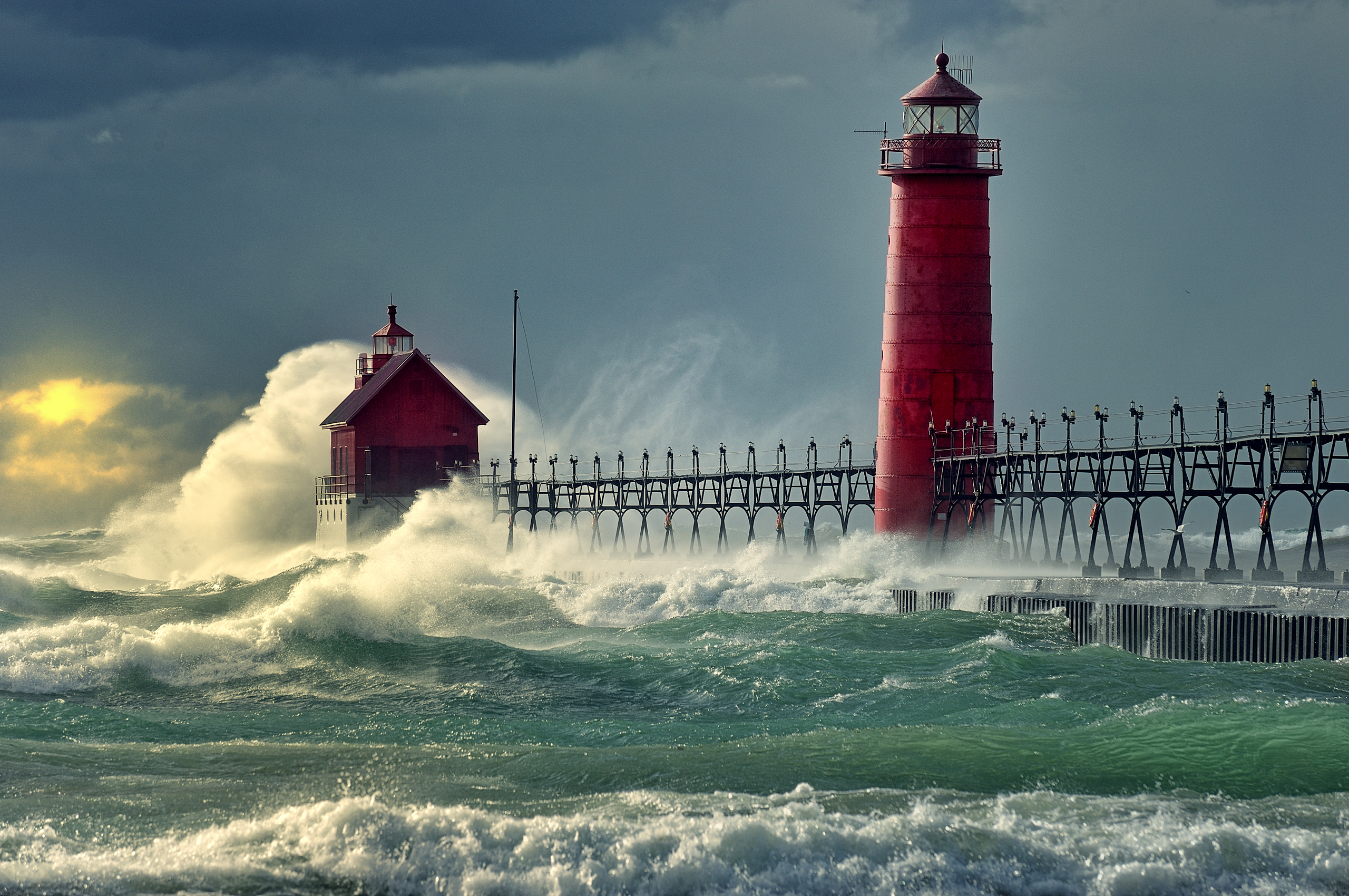 sea, lighthouse, man made, michigan, ocean, wave High Definition image