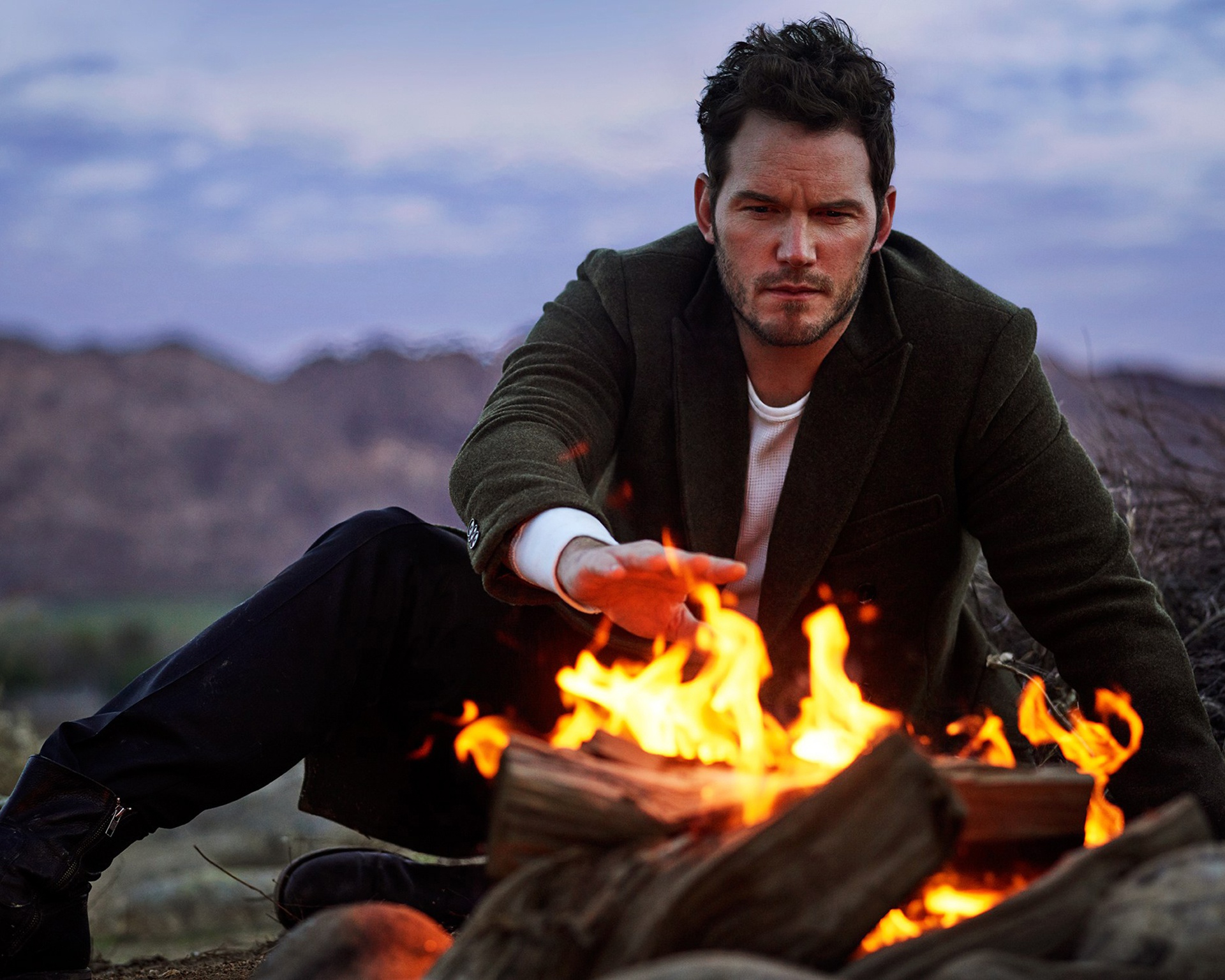 Download mobile wallpaper Bonfire, Flame, American, Celebrity, Actor, Chris Pratt for free.