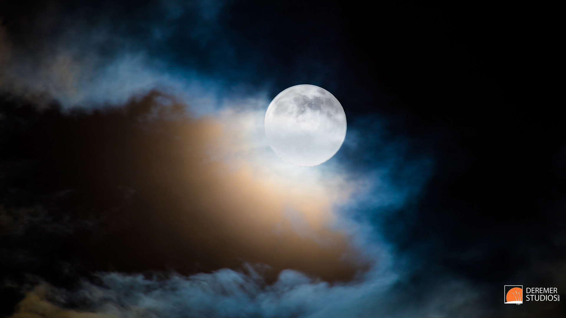Луна и облака 2k