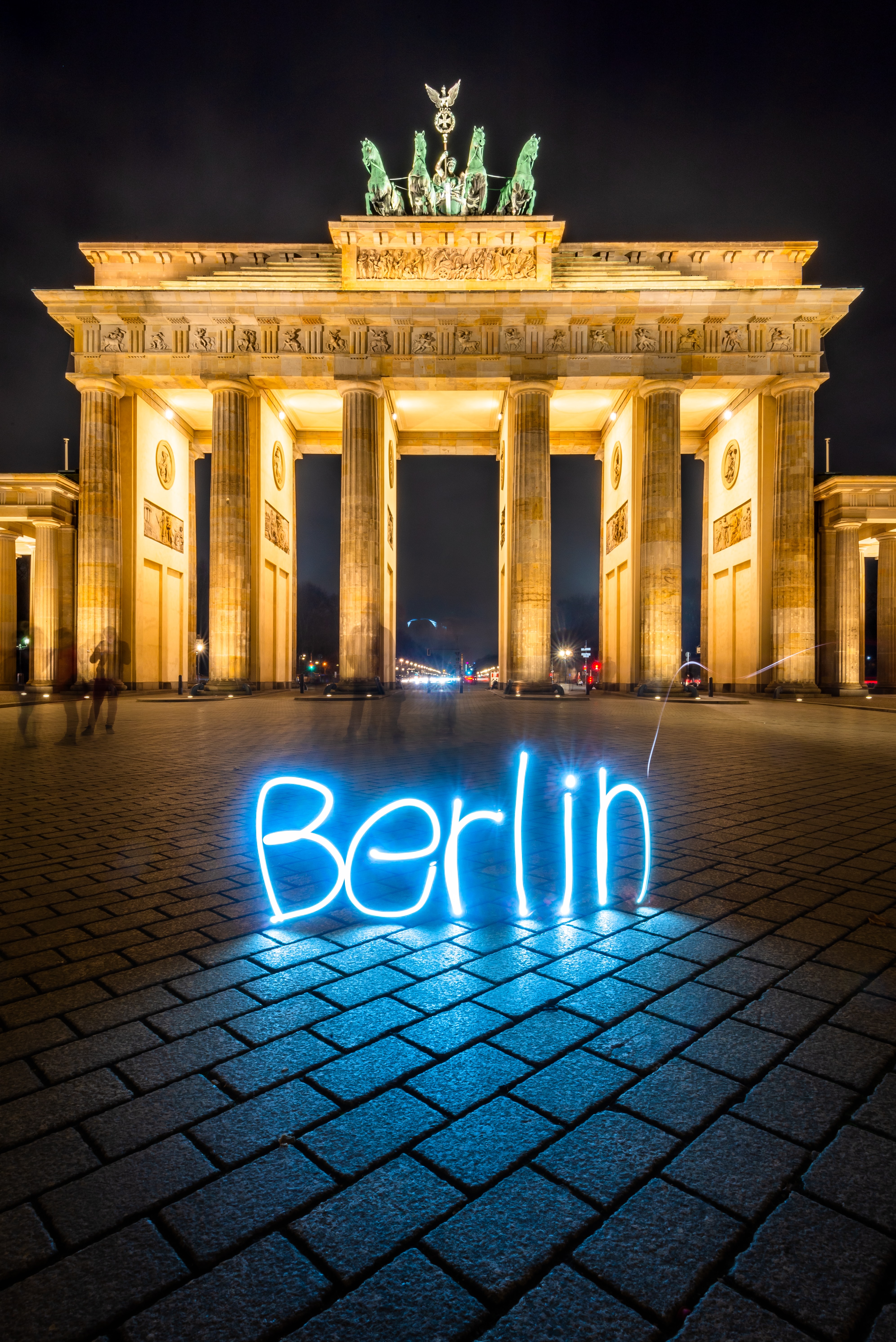 83292 скачать картинку берлин (berlin), города, архитектура, неон, фризлайт, свечение - обои и заставки бесплатно