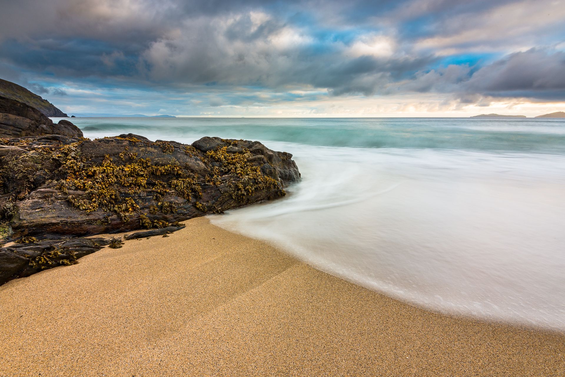Long beach nature. Море песок. Фото моря и пляжа. Земля на пляже. Скалы Пески.