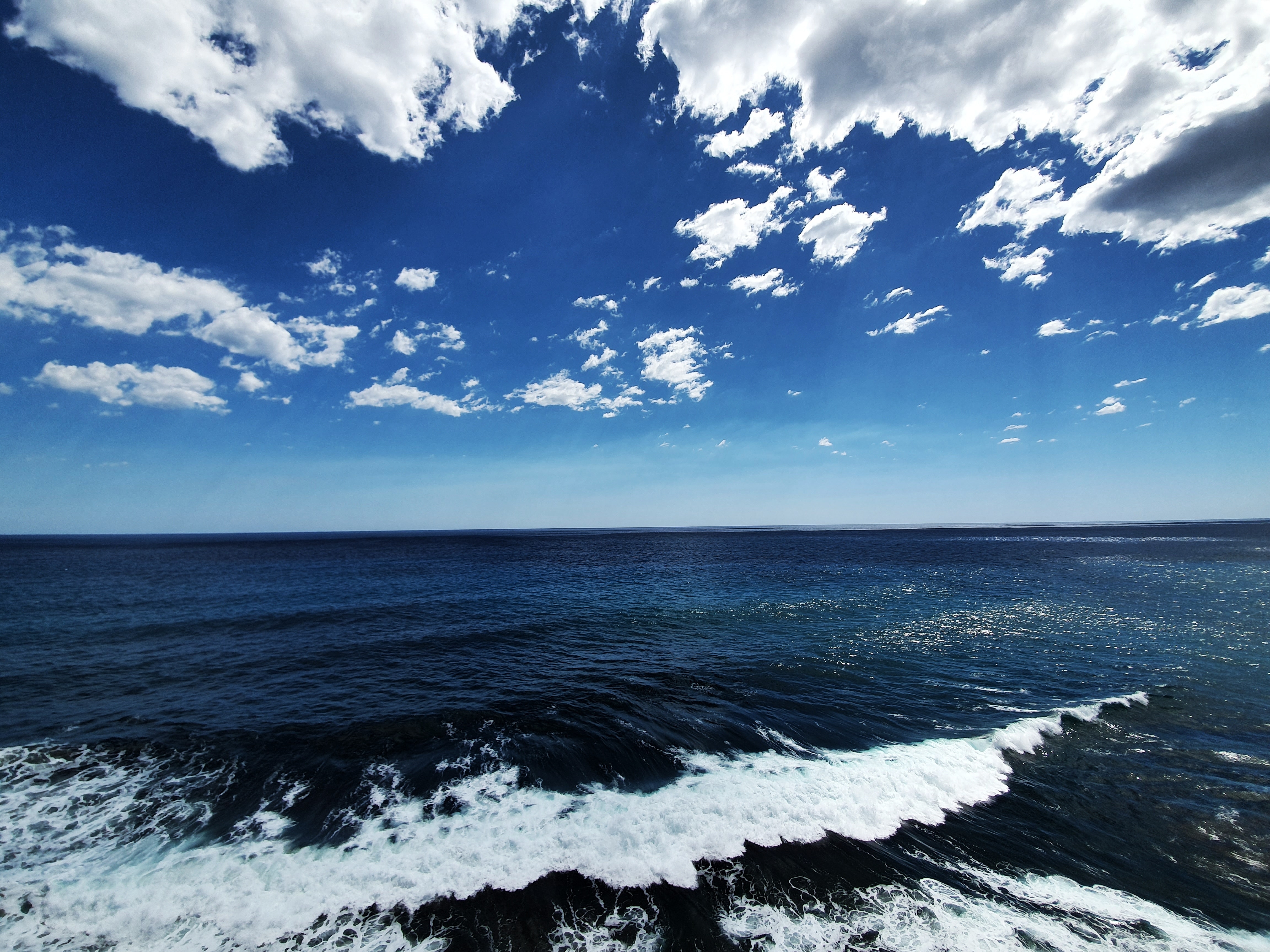 Handy-Wallpaper Natur, Wasser, Welle, Sky, Horizont, Sea kostenlos herunterladen.