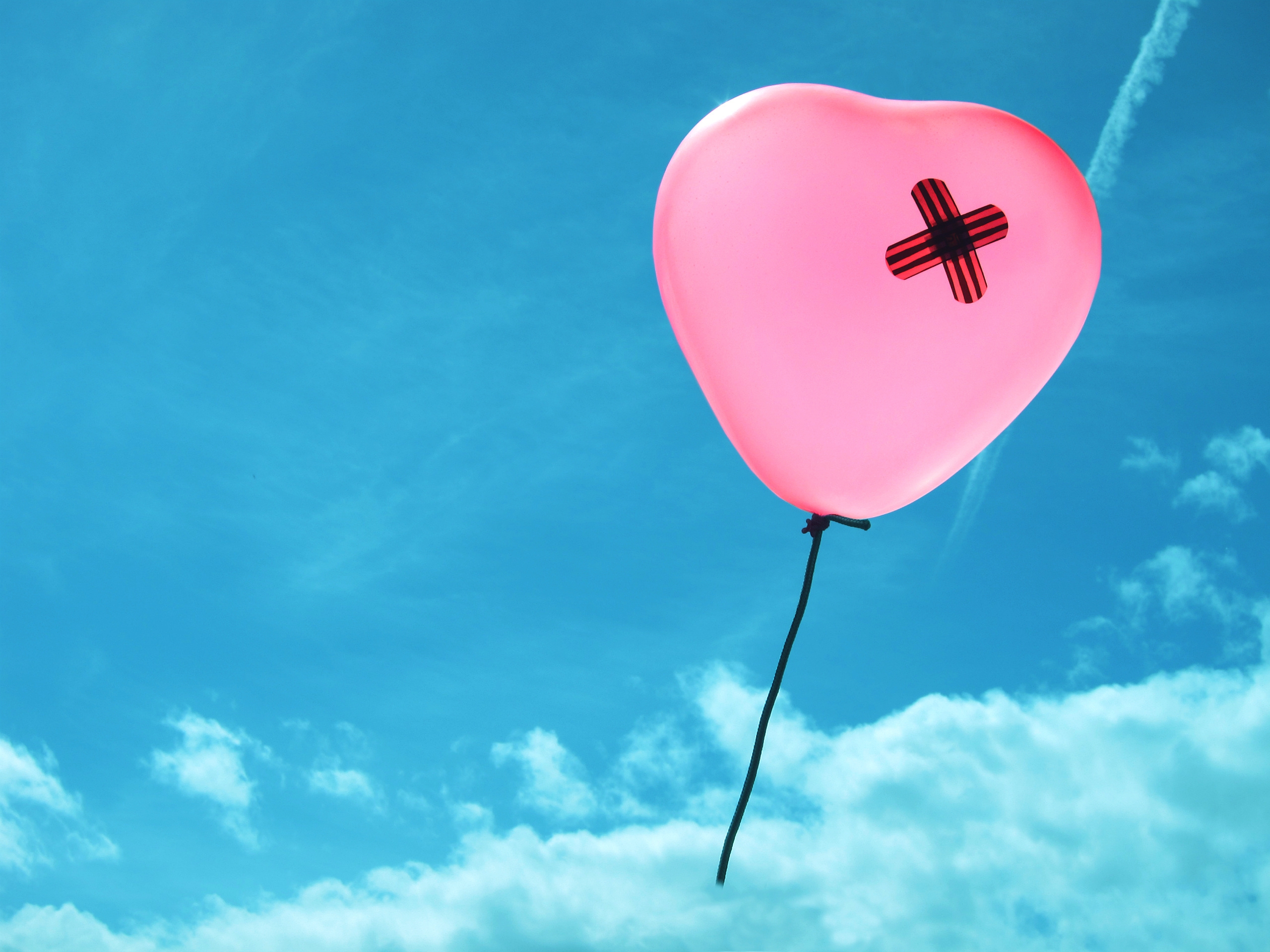 Free download wallpaper Balloon, Against The Sky, Pink, Heart, Love on your PC desktop