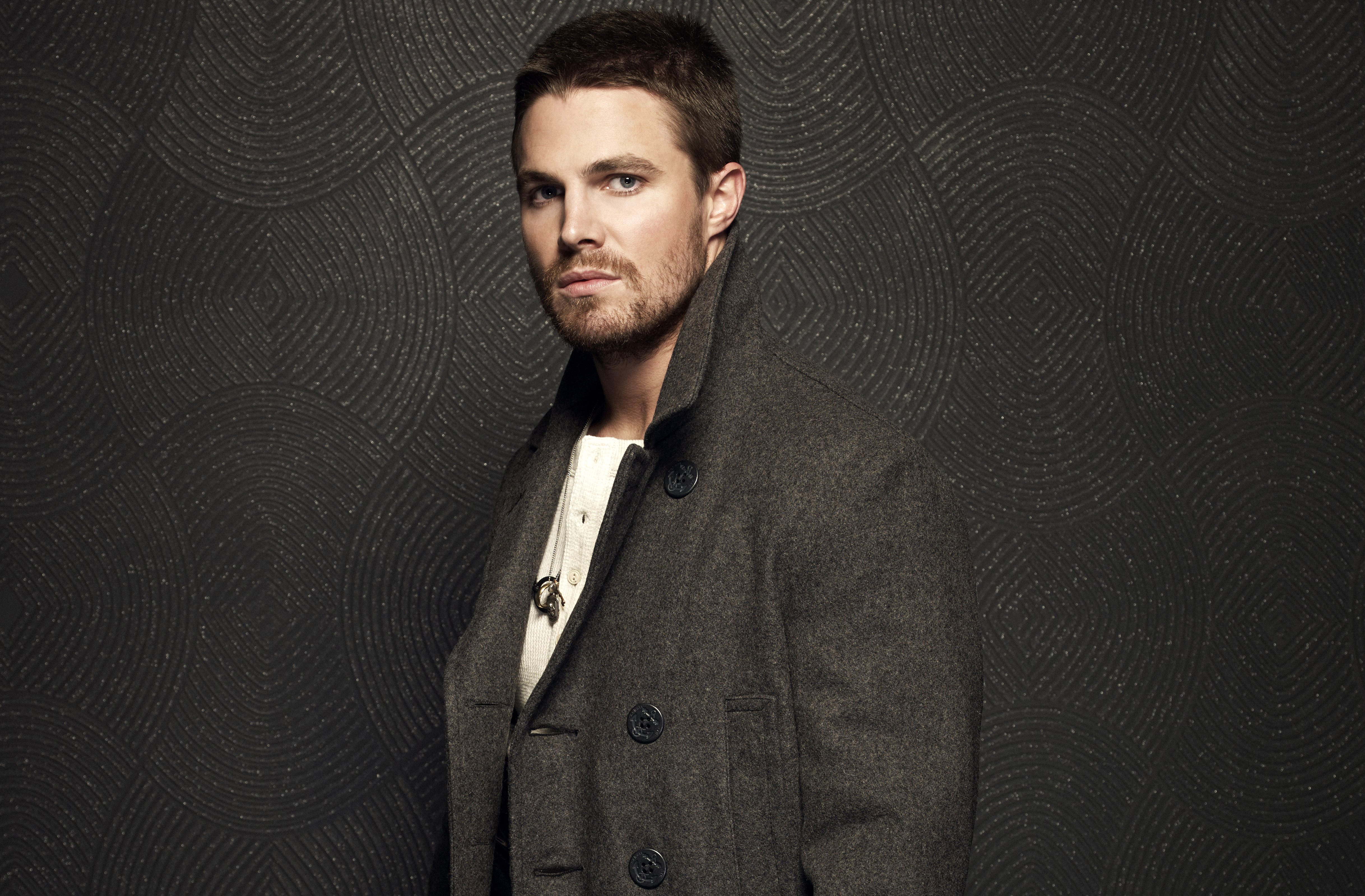 Серьезный мужчина. Стивен Амелл. Стивен Амелл фото. Стивен Амелл фотосессии. Stephen Amell Wallpaper.