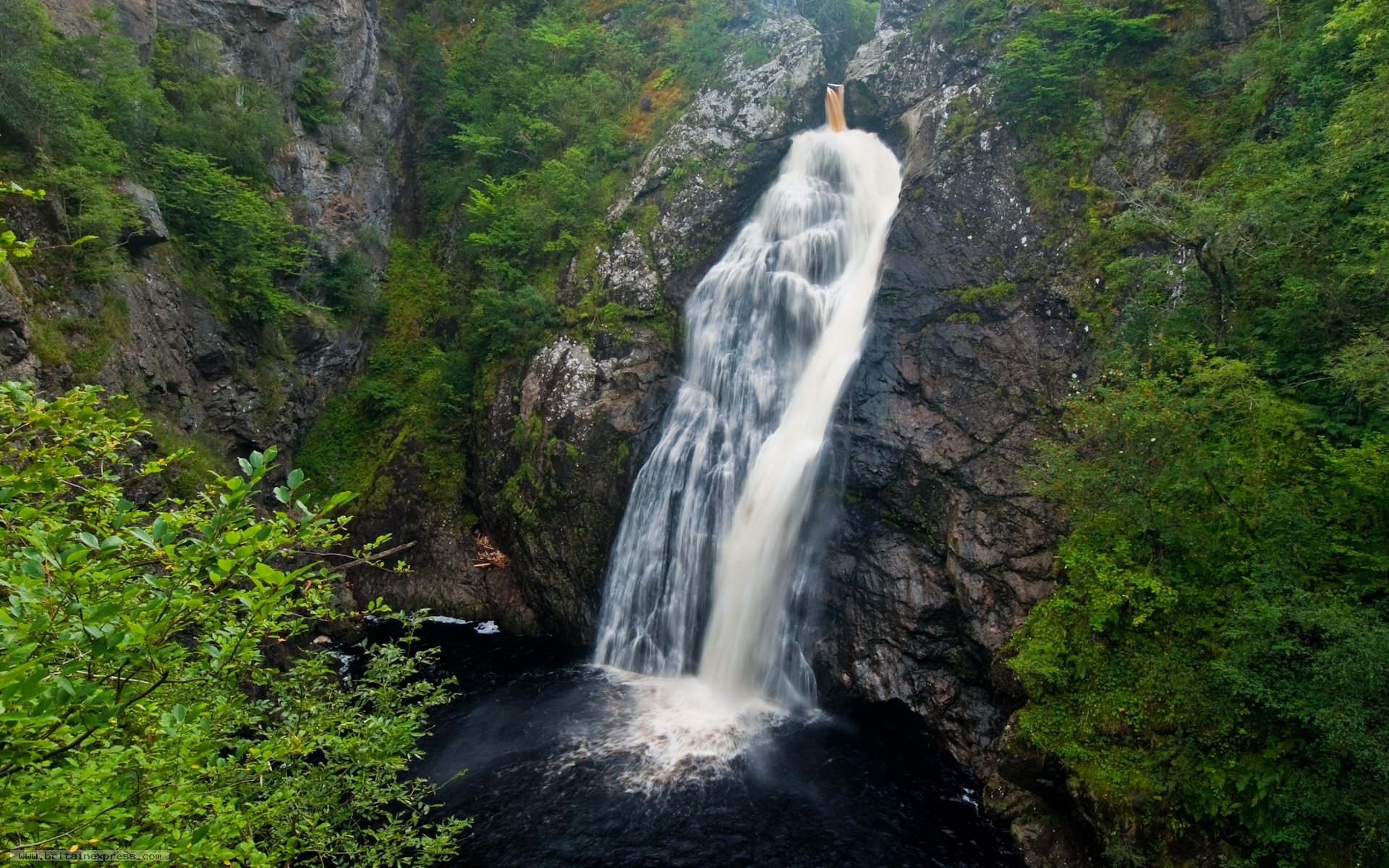 Водопад Фойерс в Шотландии