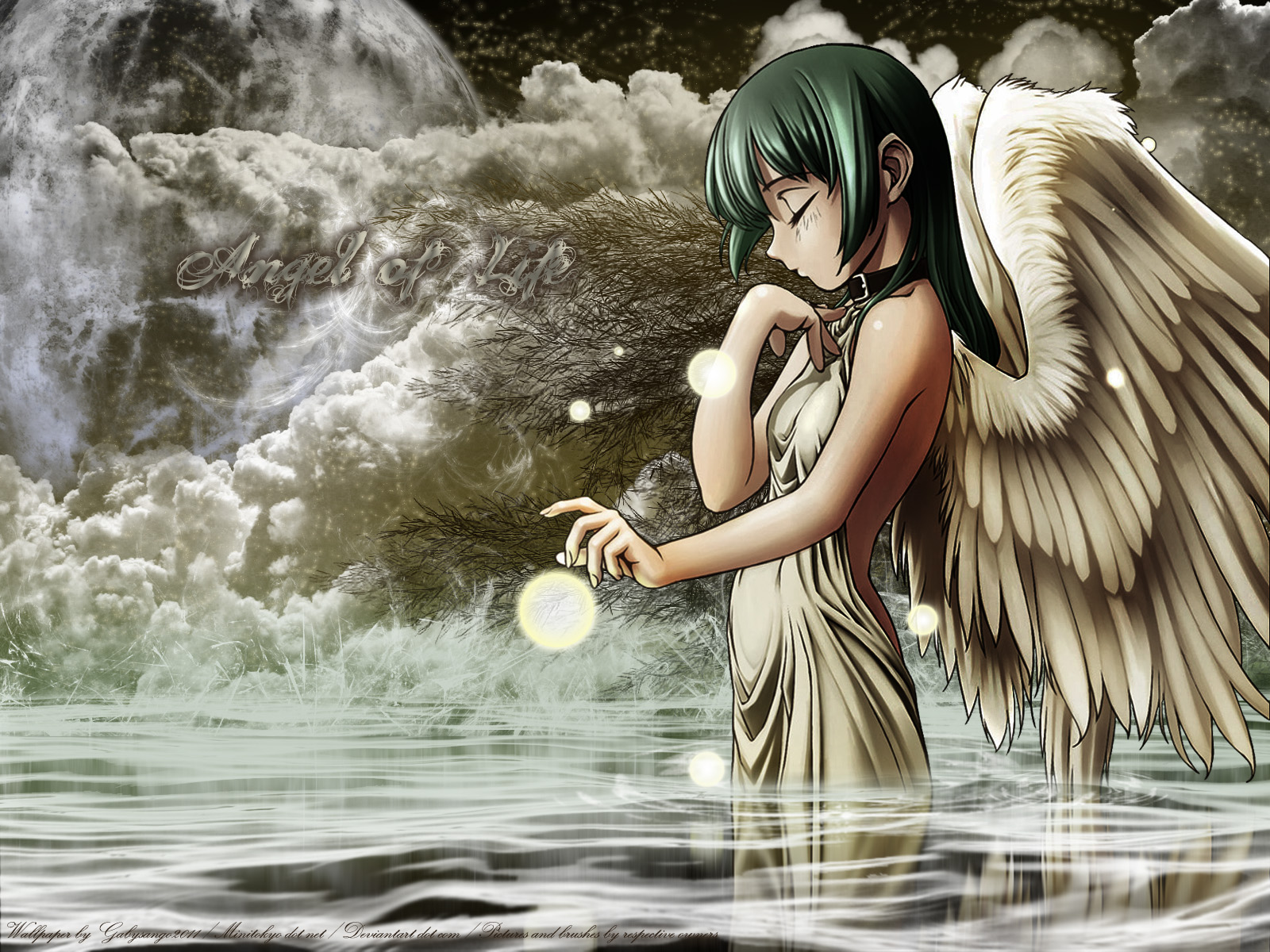 Девушка с крыльями в воде