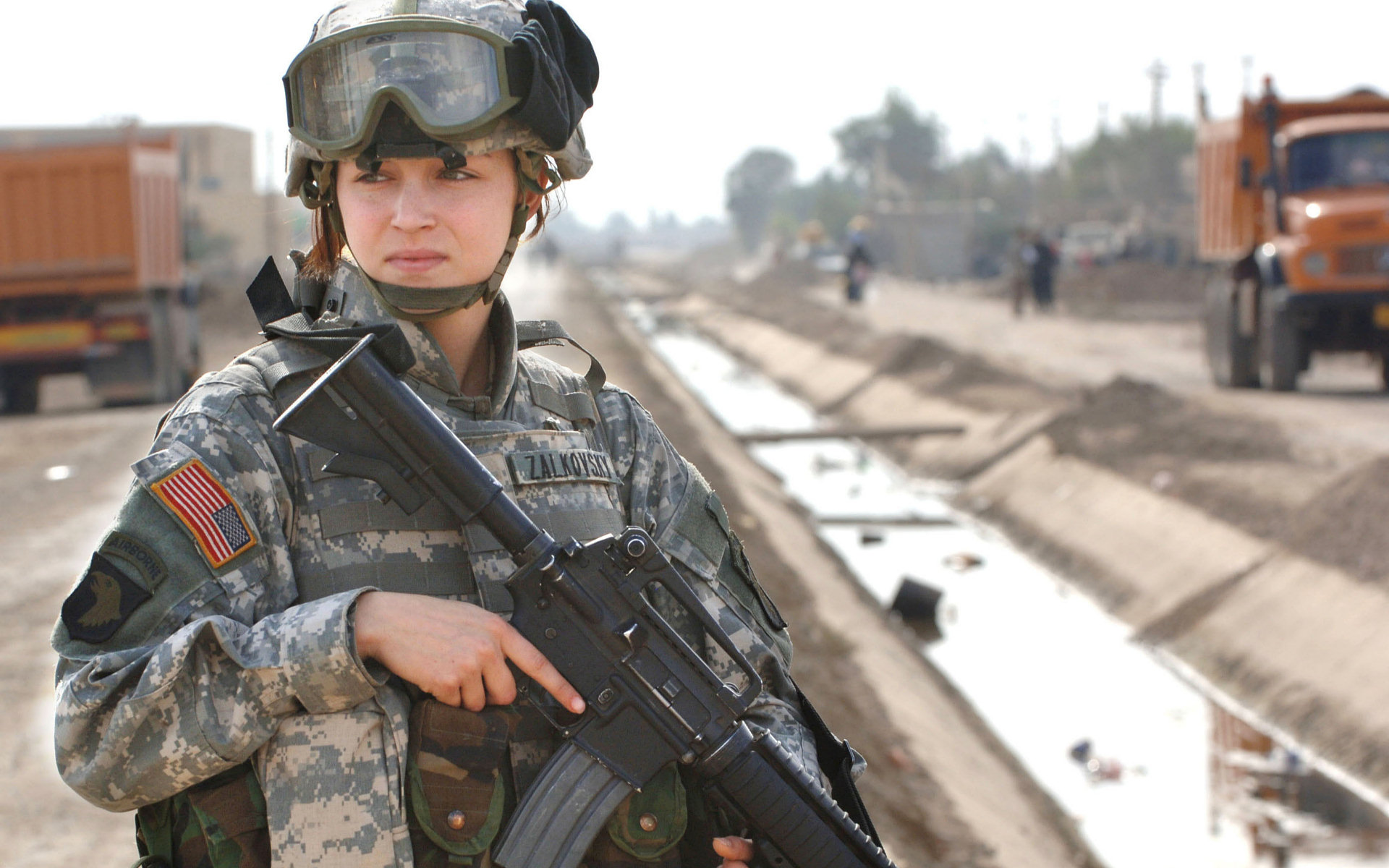 Американские девушки в военной форме