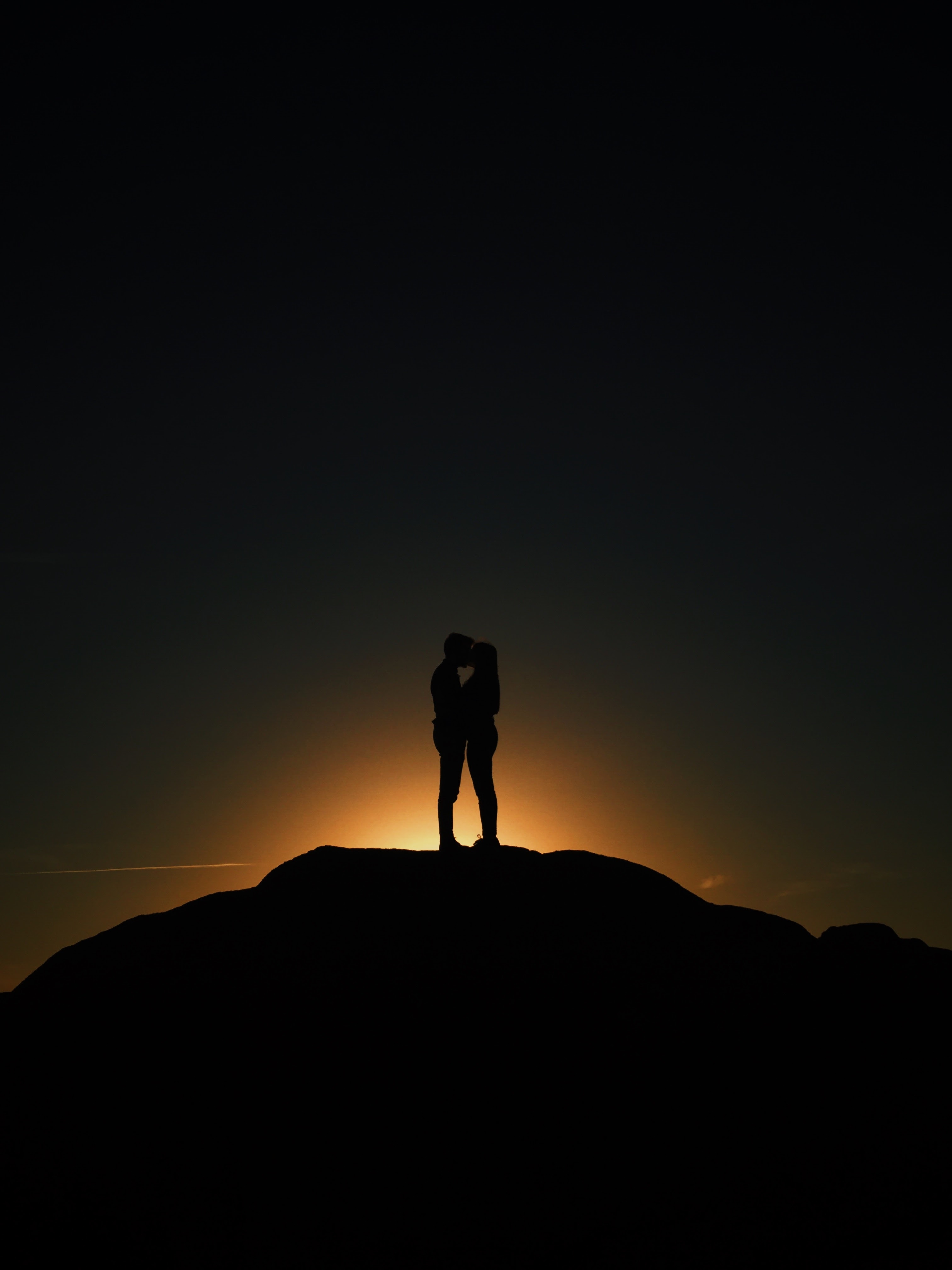 couple, pair, dark, love, kiss, night, silhouettes 2160p