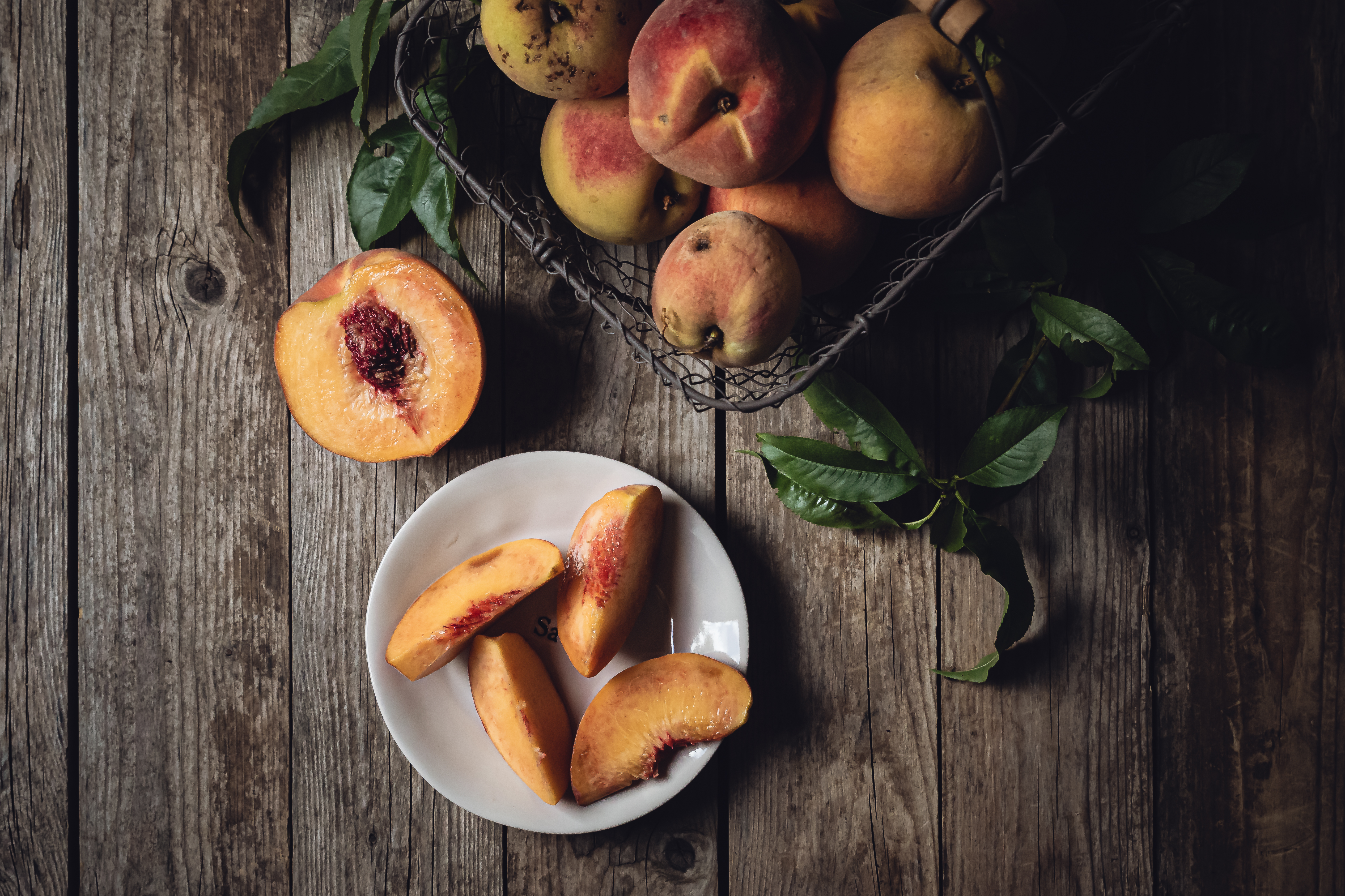 Laden Sie das Lebensmittel, Holz, Teller, Die Frucht, Pfirsich, Frucht-Bild kostenlos auf Ihren PC-Desktop herunter