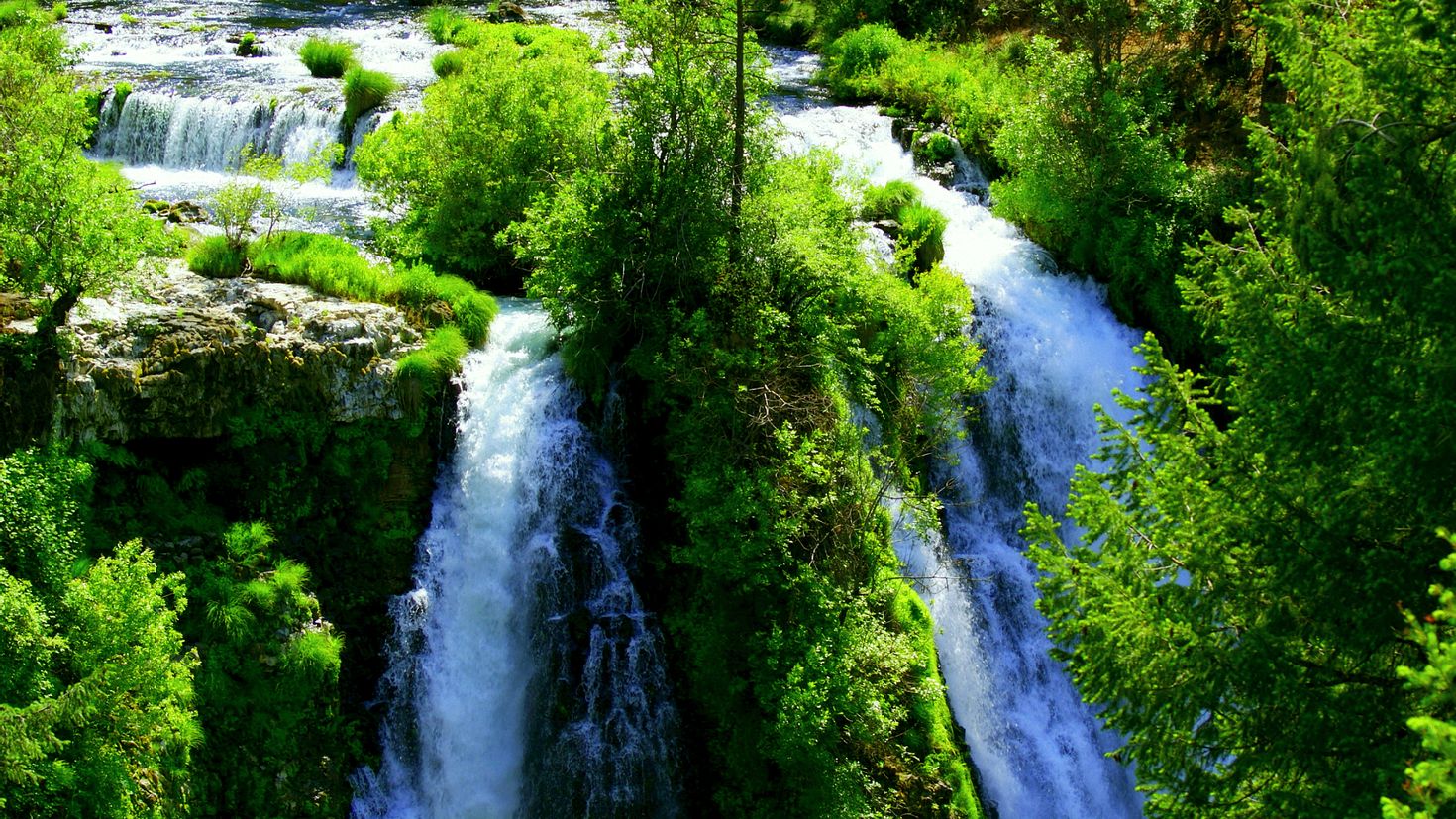 Картинки на экран. Водопады. Водопад зелень. Живая природа водопады. Обои водопад.