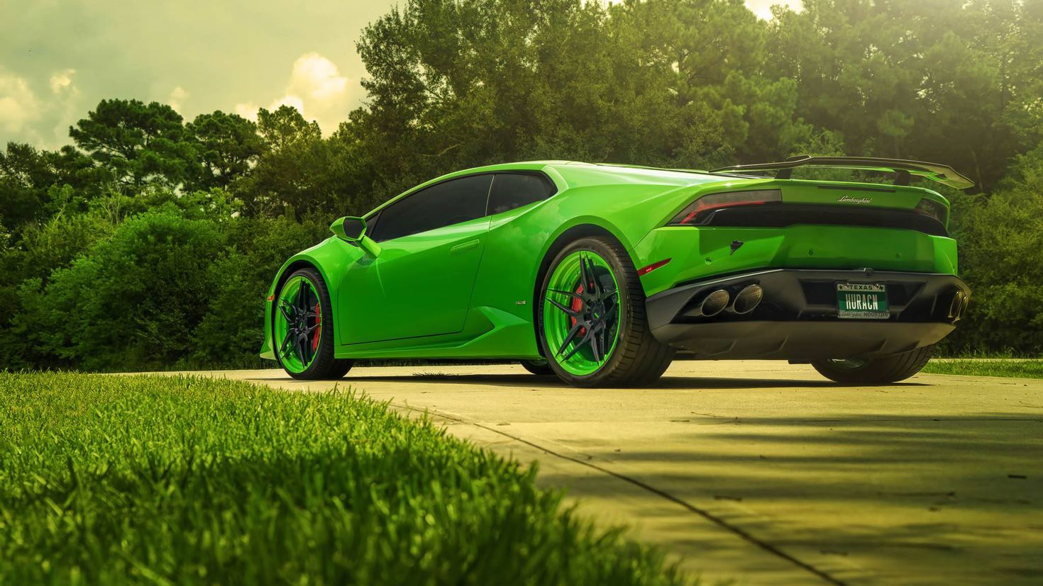 Зеленый авто. Ламборджини Хуракан. Lamborghini Green Color. Зелёная Ламборджини 4к. Ламборгини Хуракан обои.