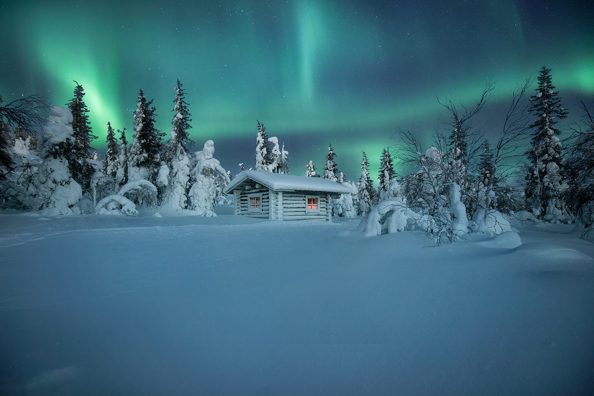 968060 Hintergrundbild herunterladen finnland, menschengemacht, hütte, licht, nacht, himmel, schnee, winter - Bildschirmschoner und Bilder kostenlos