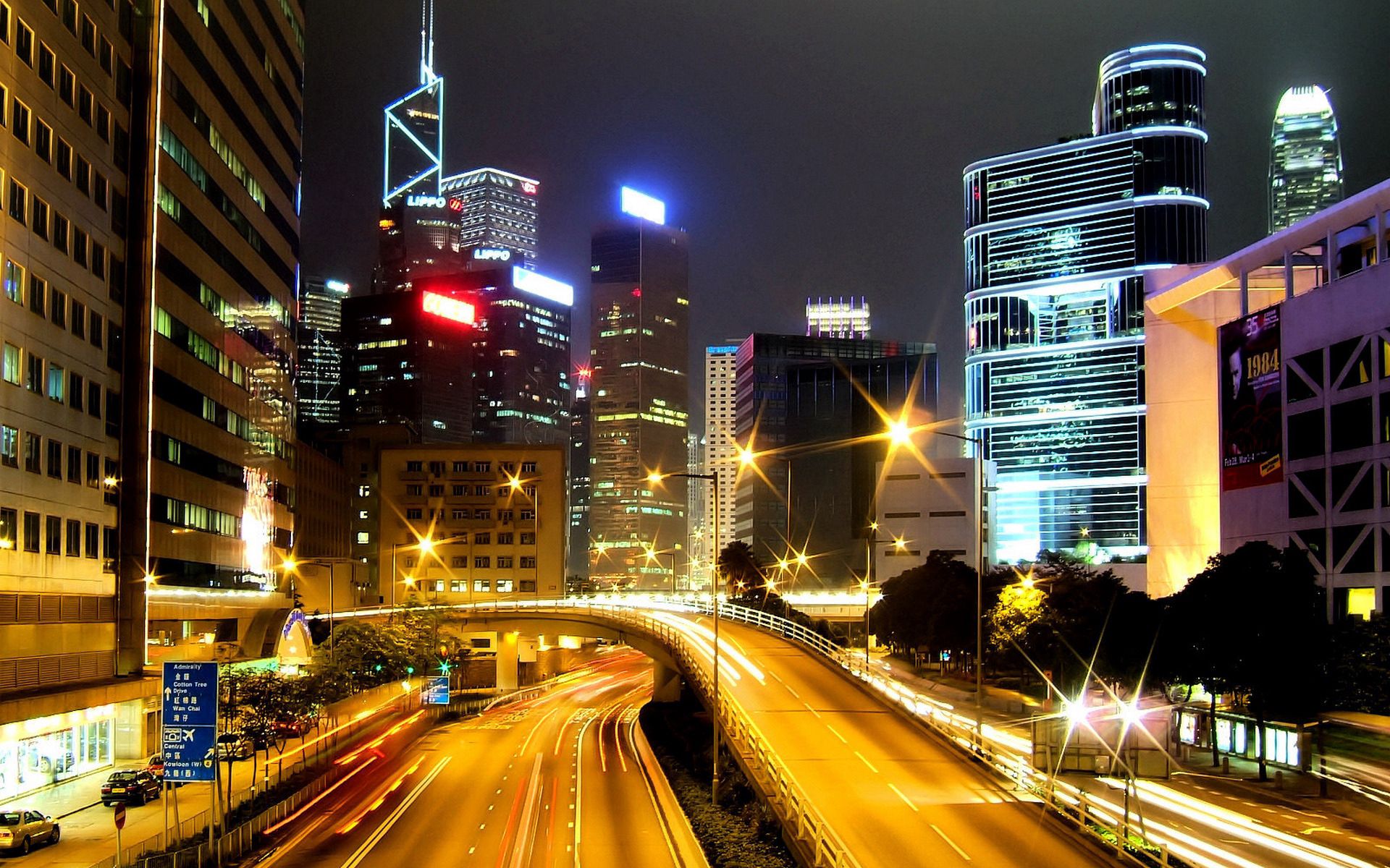Скачать картинку Дорога, Здания, Гонконг, Ночь, Свет, Города в телефон бесплатно.