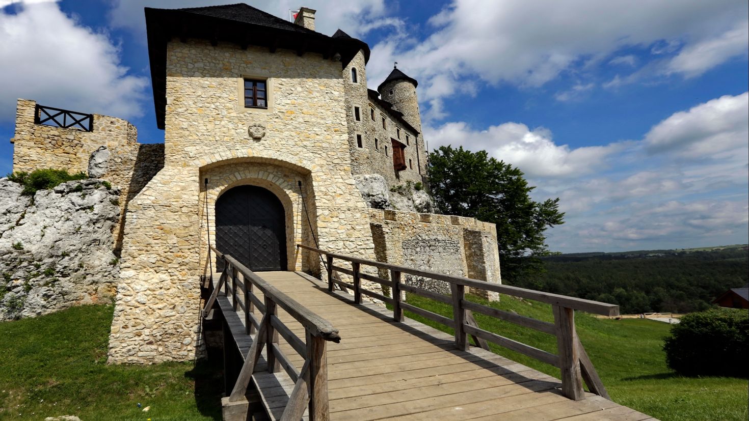 Поставь castle. Замок Боболице Польша. Боболице-внутри замок Польша. Замок Боболице (zamek w Bobolicach). Крепость обои на телефон.