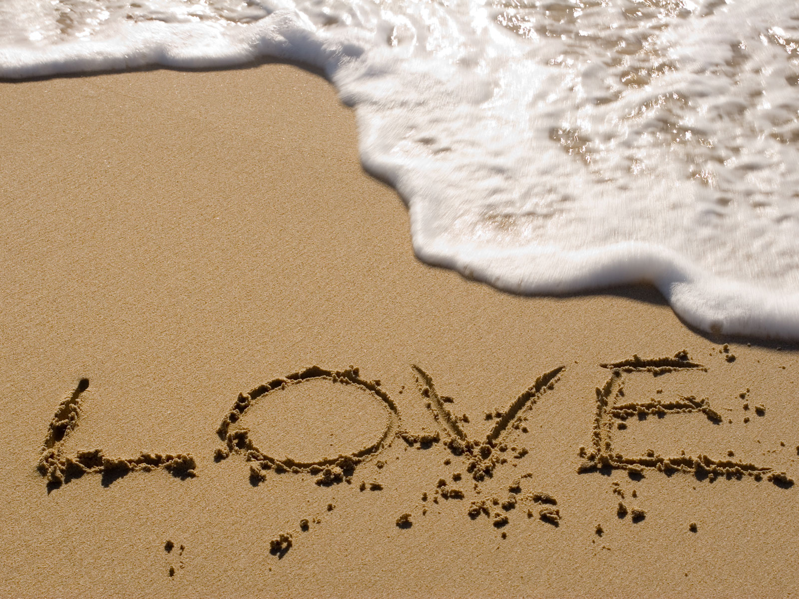 Романтические надписи на песке