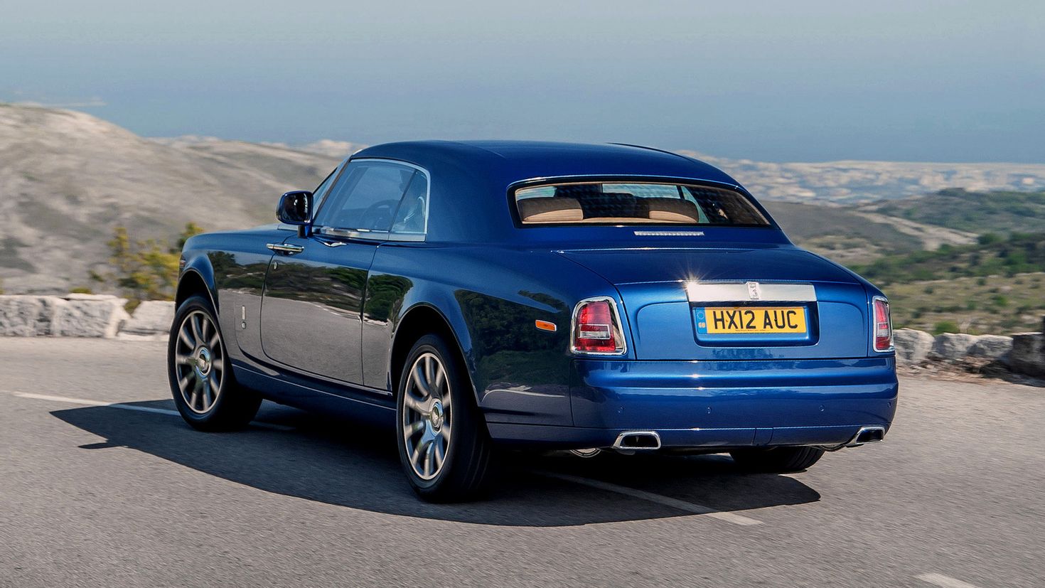 Роллс купе. Роллс Ройс купе. Rolls Royce Phantom Coupe. Rolls Royce Phantom купе. RR Phantom Coupe.